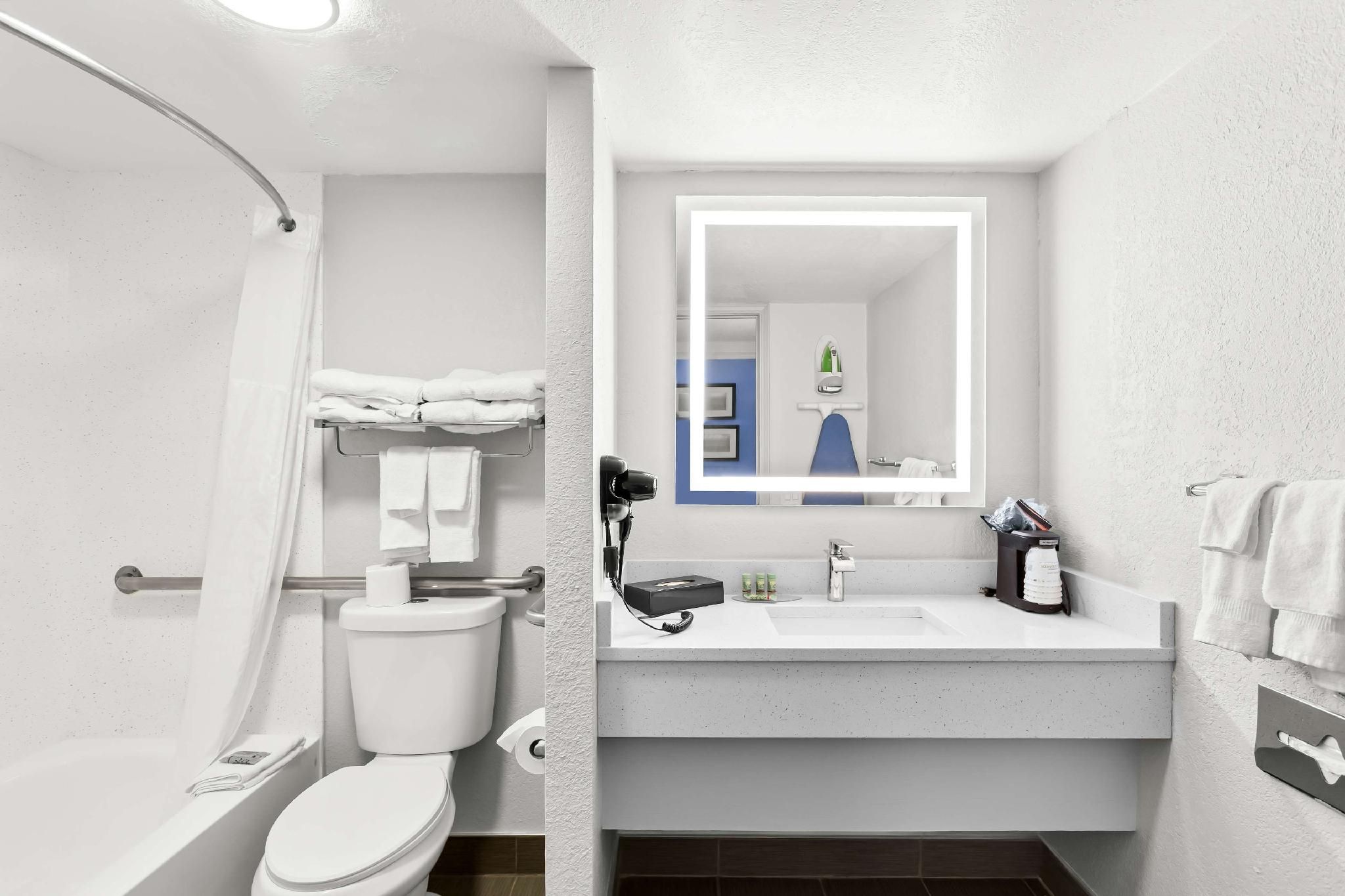 Accessibility - 2 Queens, Bathtub, Nonsmoking