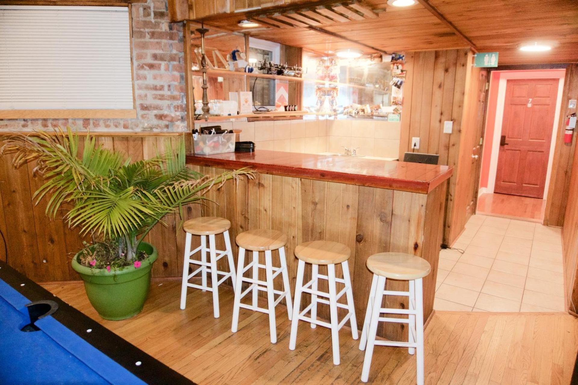 Wrigley Hostel - Adults Only