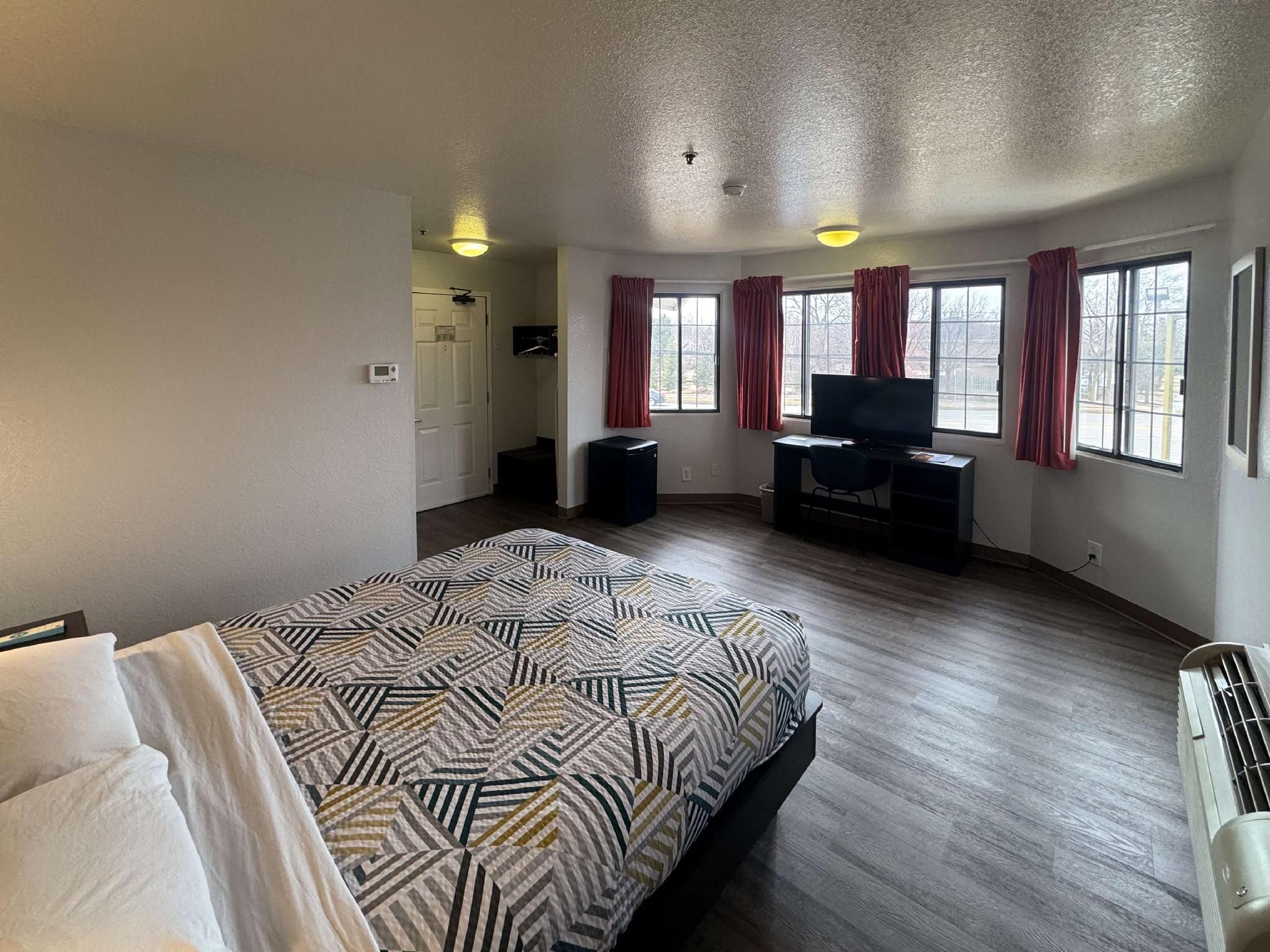 1 King Bed Deluxe