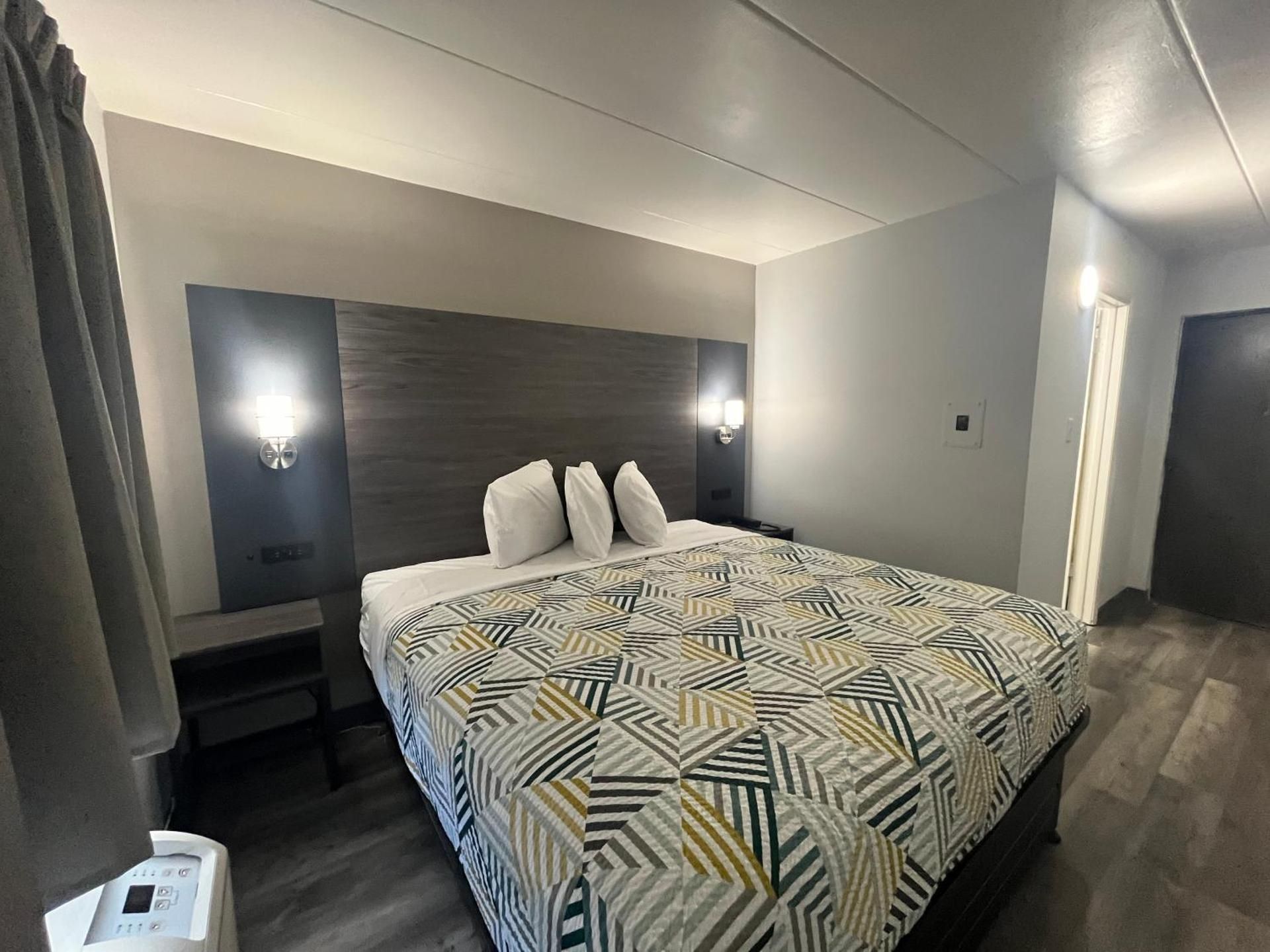 King Room - Disability Access - Non-Smoking