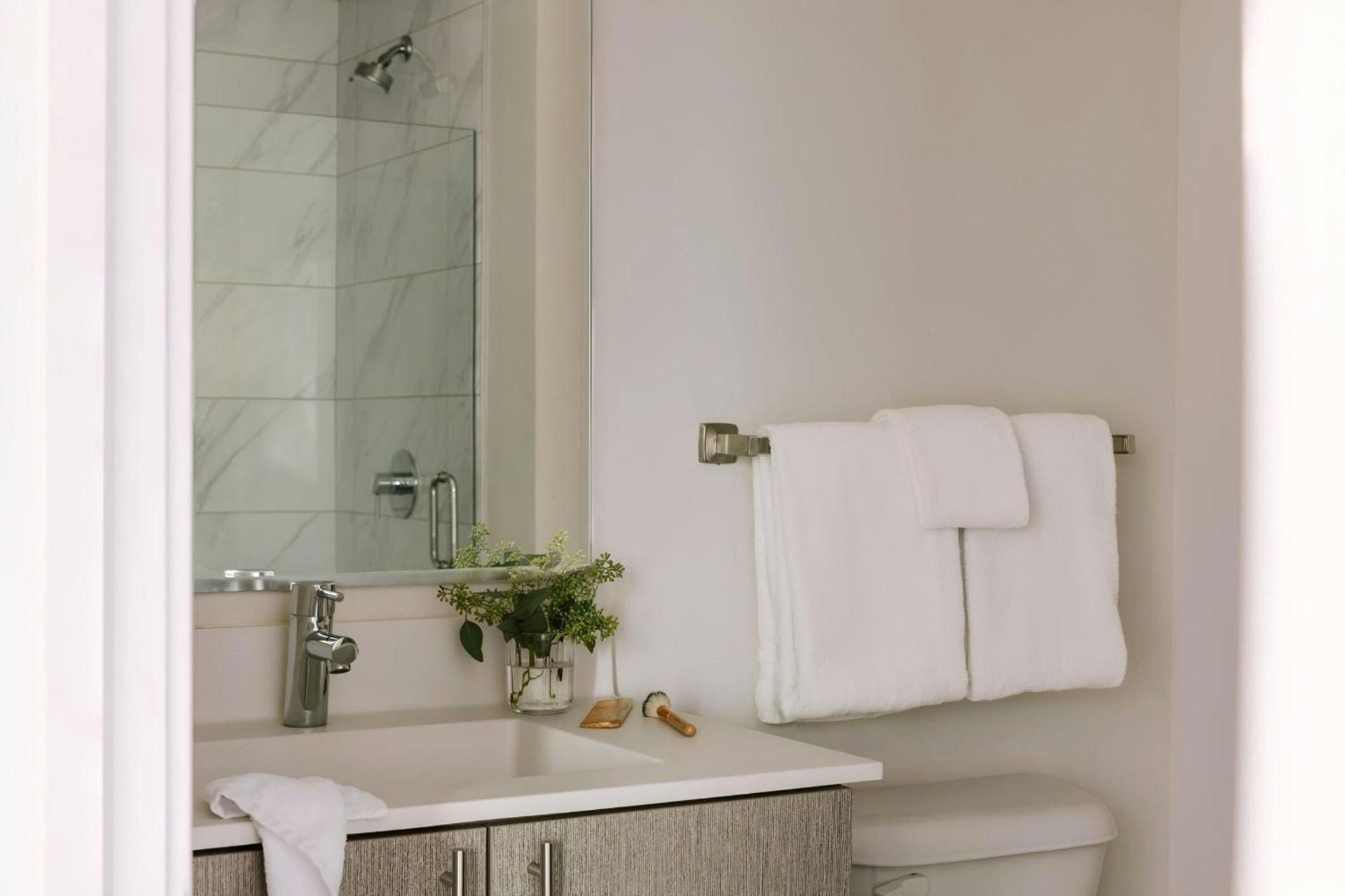 Studio Apartment with Queen Bed and City View
