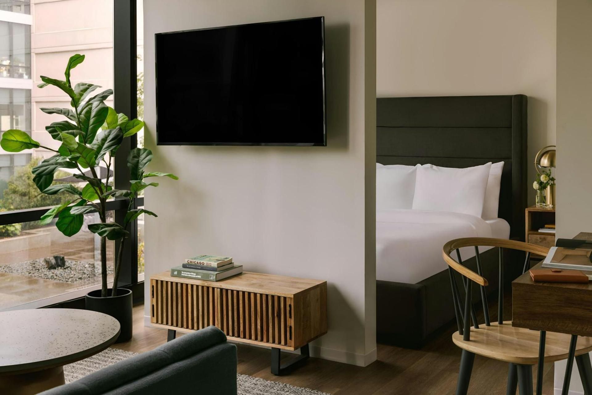 Studio Apartment with Queen Bed and City View