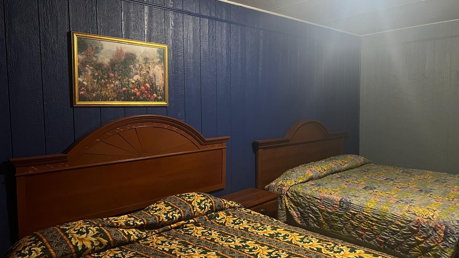 2 Full Bed Smoking