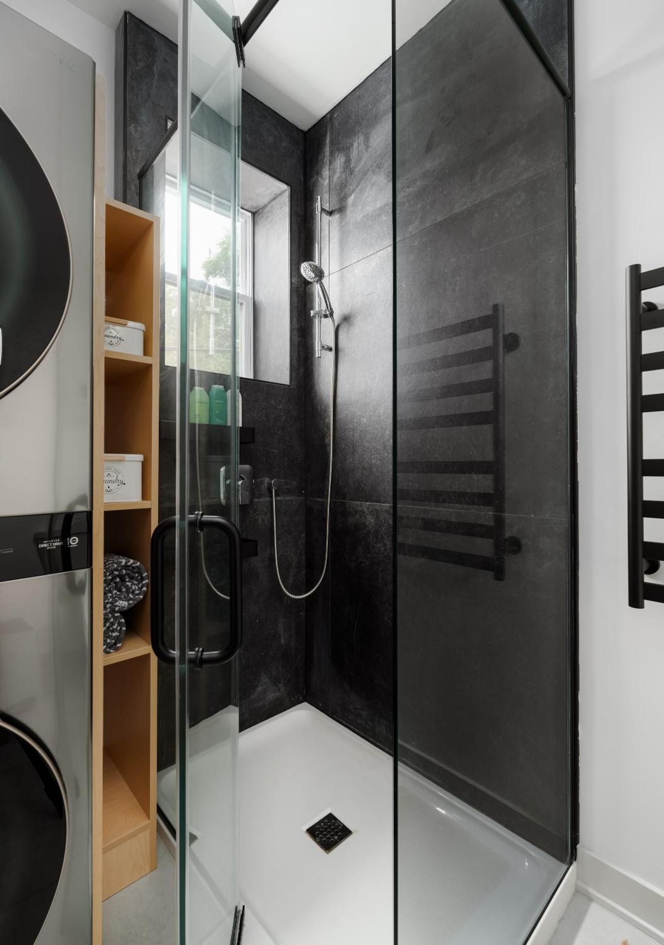 Pulaski Point Properties Queen Studio 2