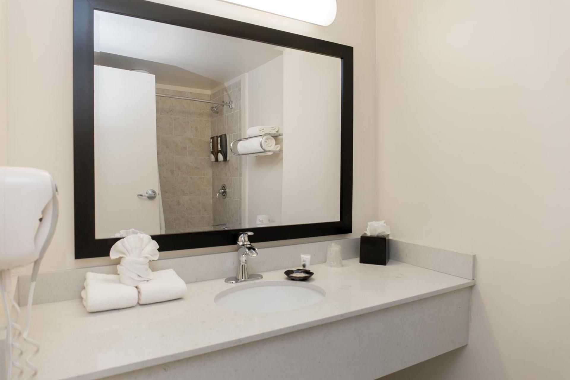 Chicago South Loop 2 Queen Beds, Mobility Accessible Room, Bathtub W/ Grab Bars, Non-Smoking 2