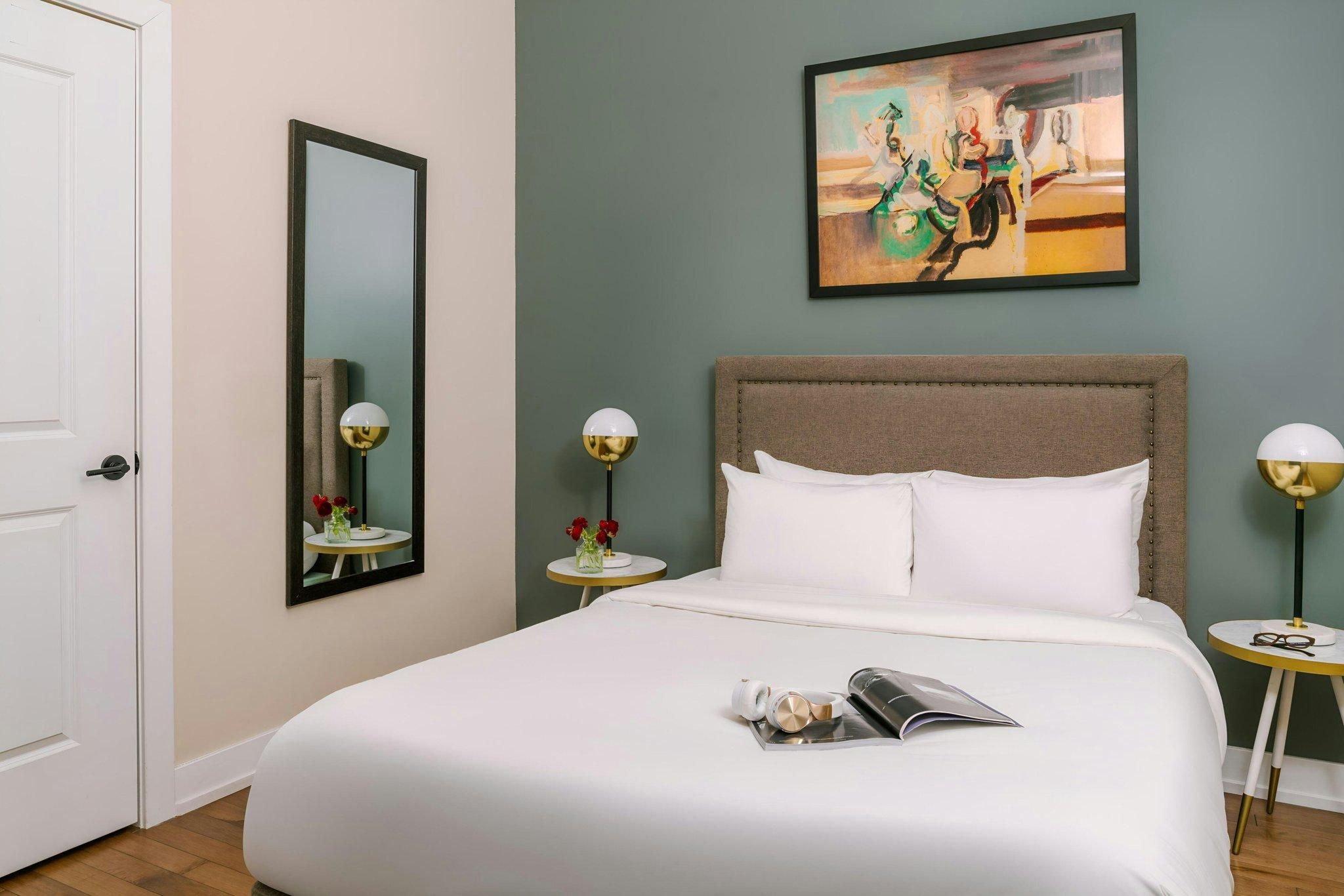 2 Bedroom Apartment, Bedroom 1: 1 Queen, Bedroom 2: 1 Queen
