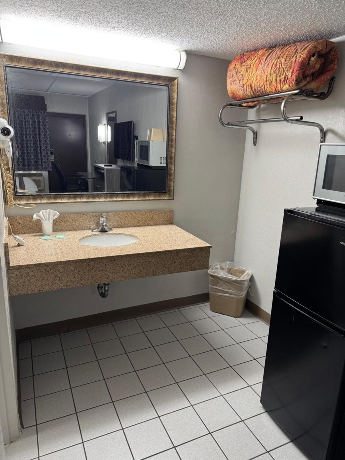 Blue Star Motel King Suite - Smoking 3