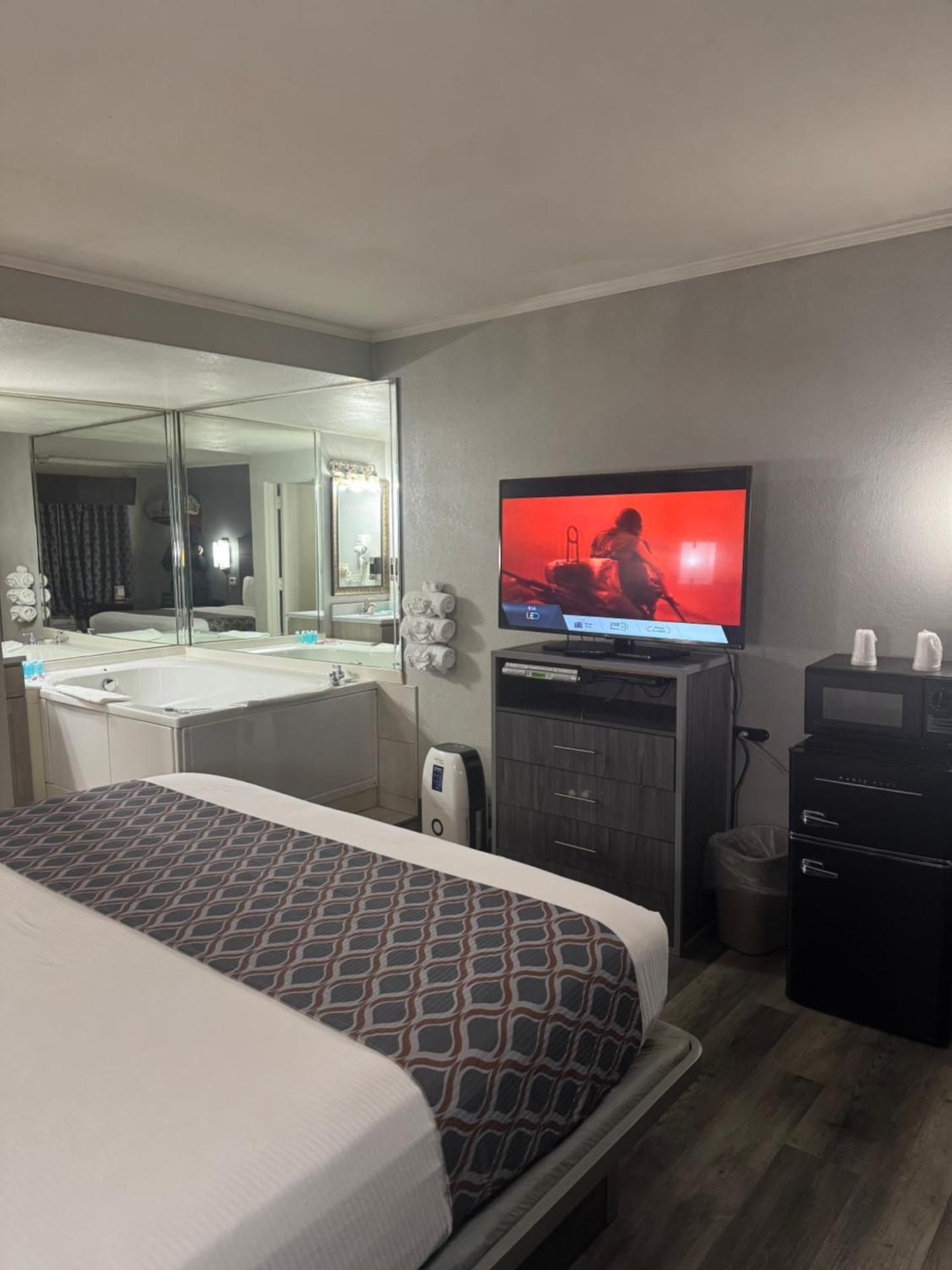 Blue Star Motel King Suite with Spa Bath 3