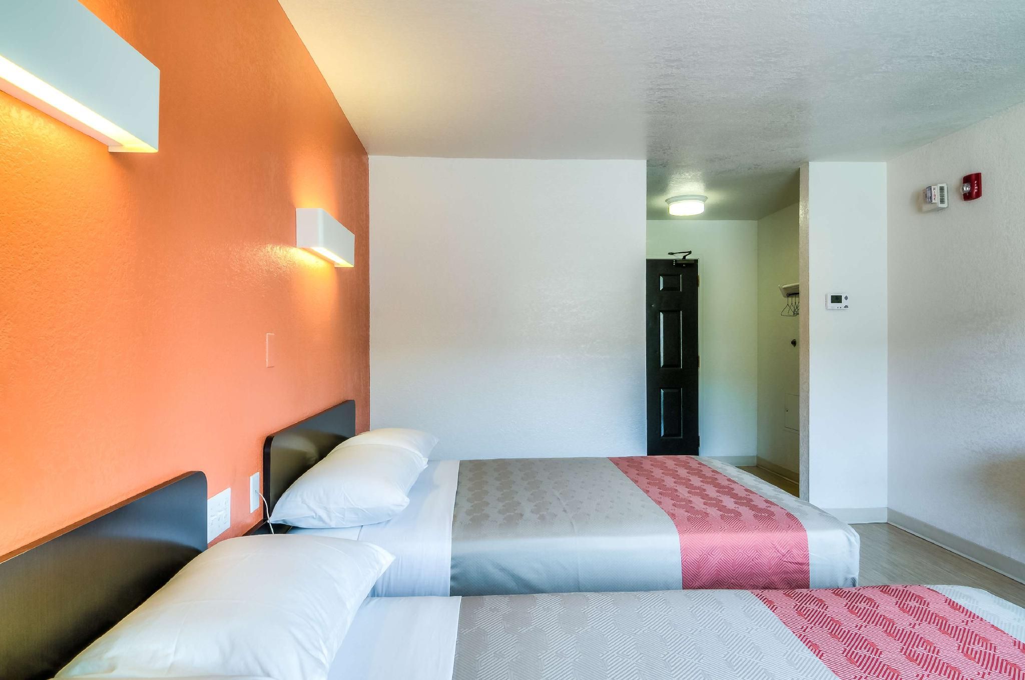 2 Full Beds | ADA/Tub/Micfridge