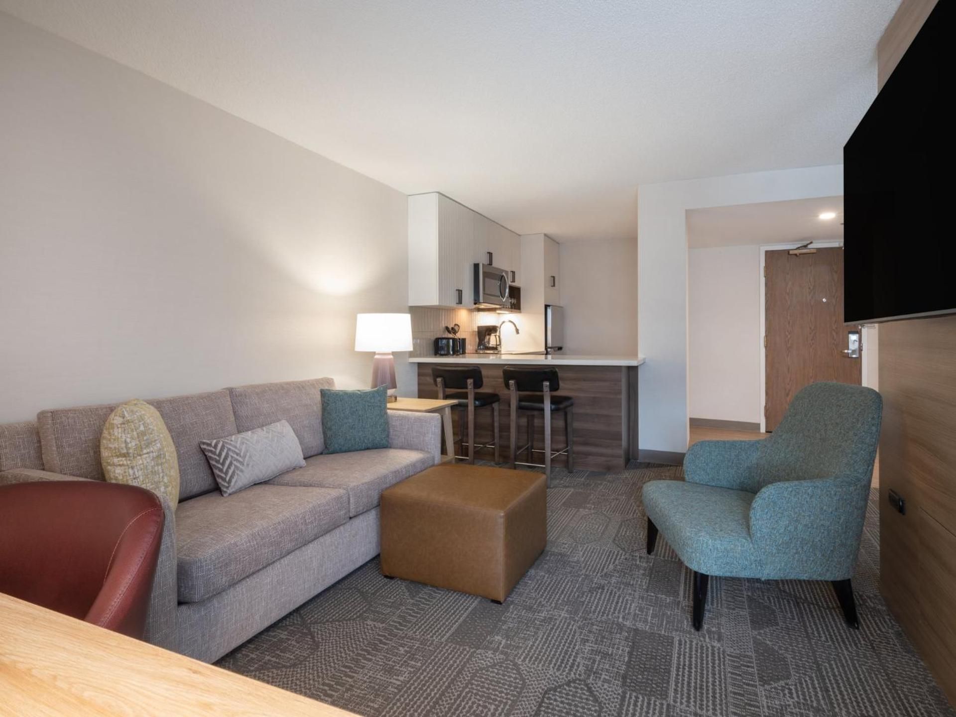 King Studio Suite with Roll-In Shower