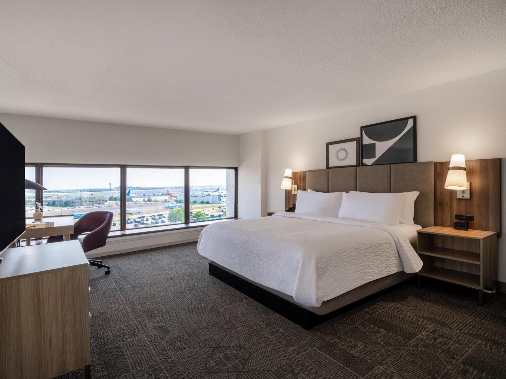 One-Bedroom Penthouse King Suite with Airport View