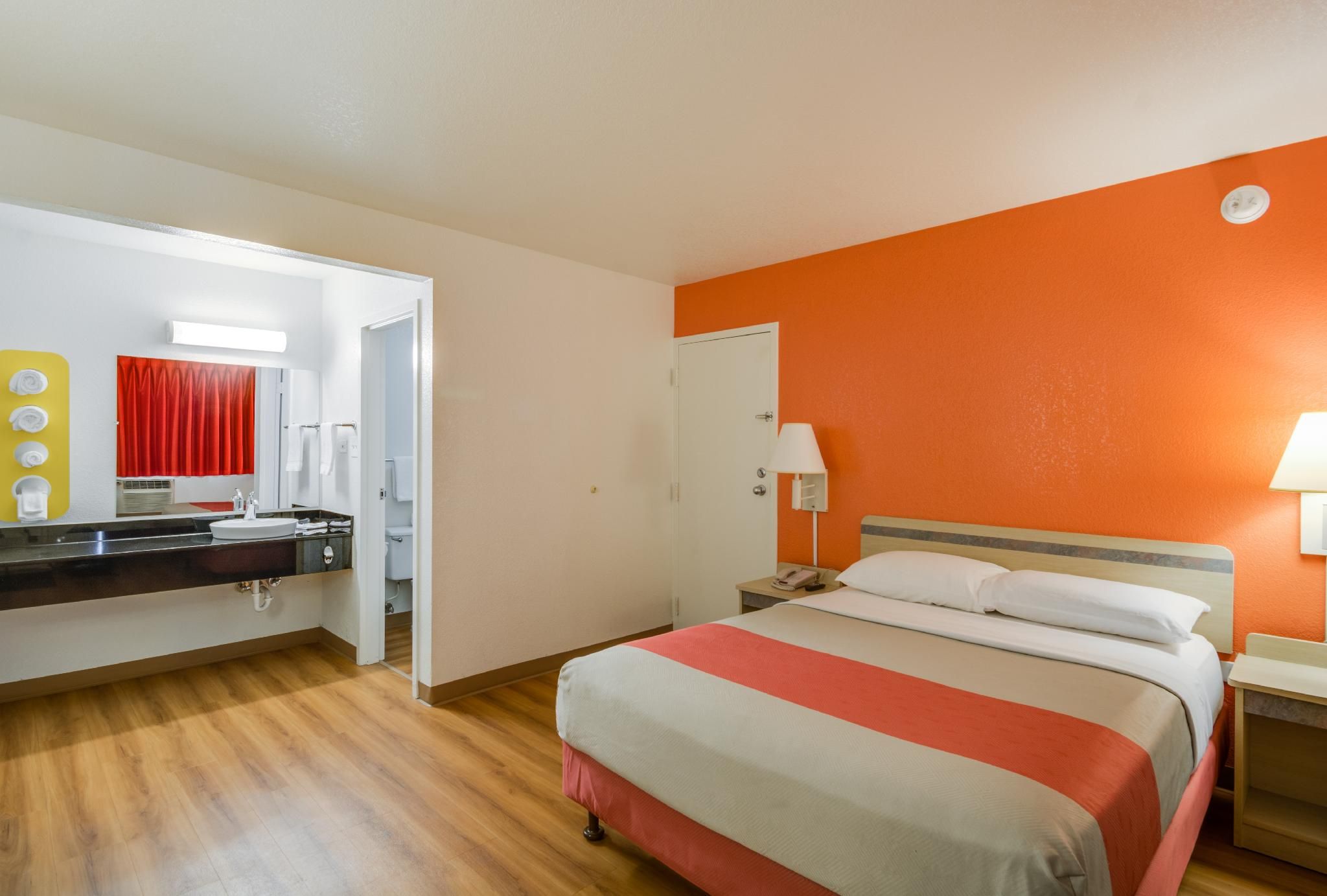 1 King Bed | Premium, Micfridge