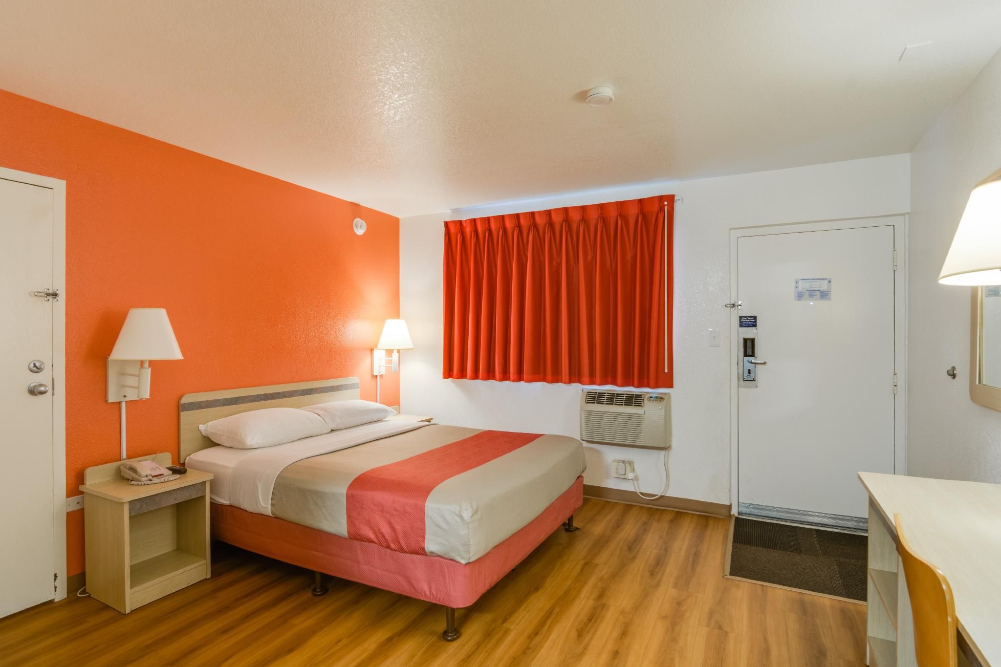 1 King Bed | Premium, Micfridge