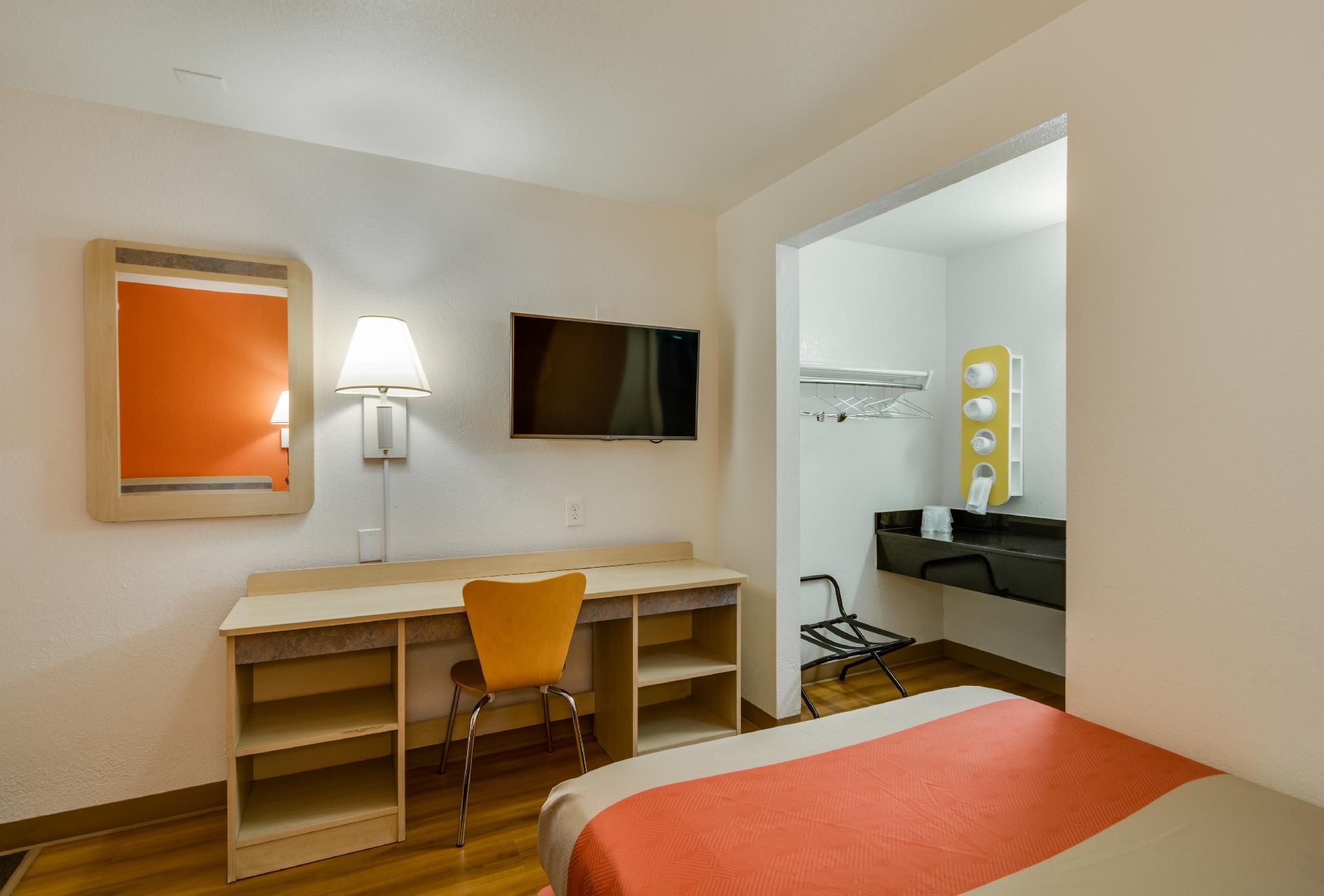 1 Queen Bed | Non-Smoking, Micfridge, Sofa-Bed