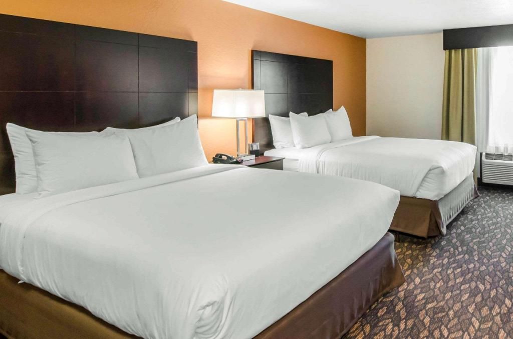 Queen Room with Two Queen Beds - Non-Smoking