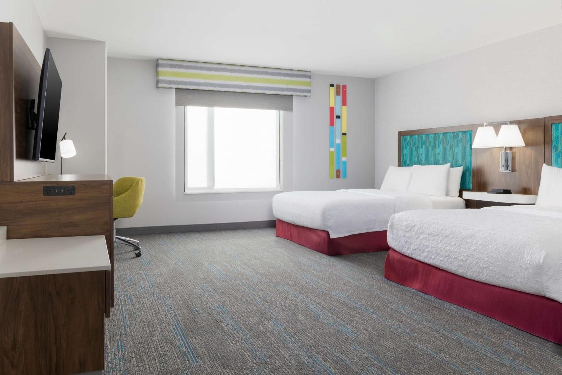 2 Queen Beds Mobility Accessible With Bathtub