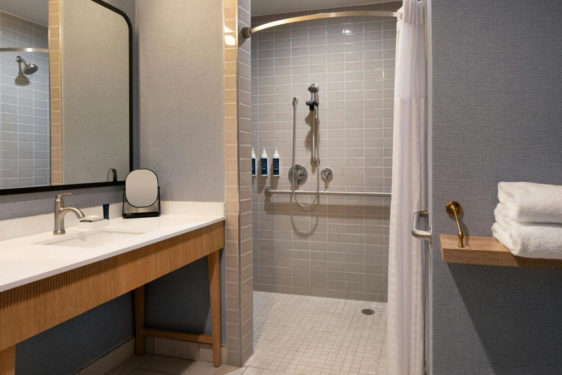 Queen Room - Accessible