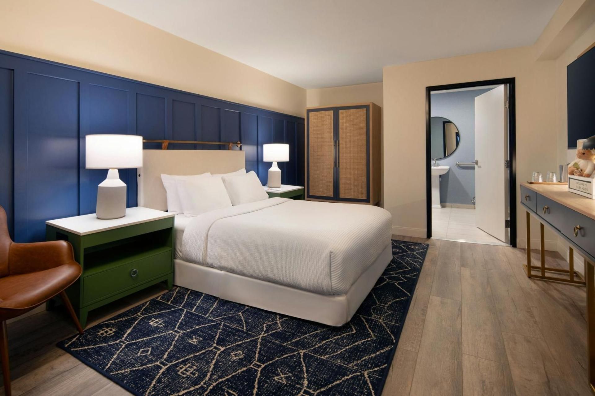 Queen Room - Accessible