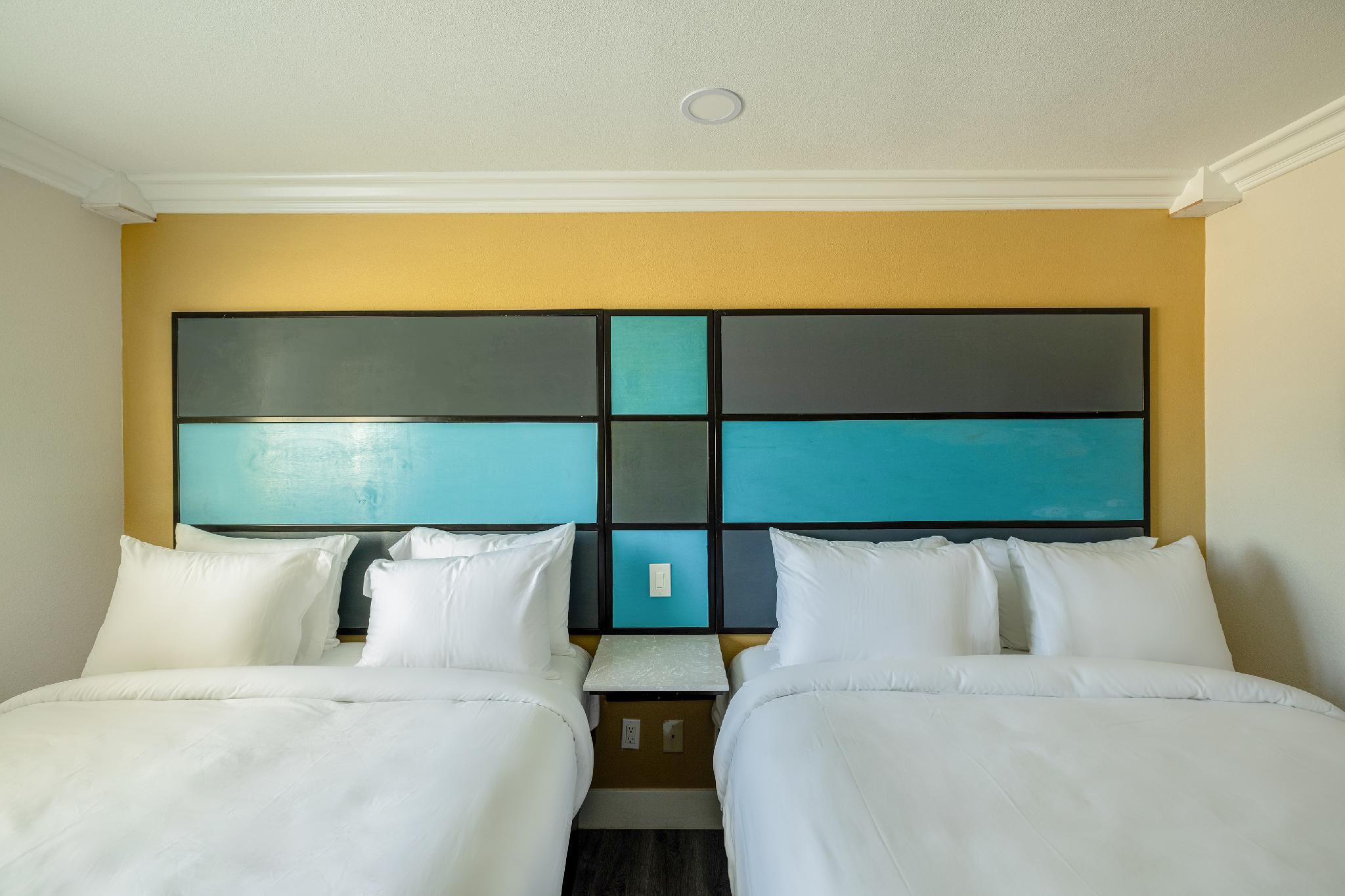 Hotel Avenida Victorville I 15 2 Queen Bed Smoking 3