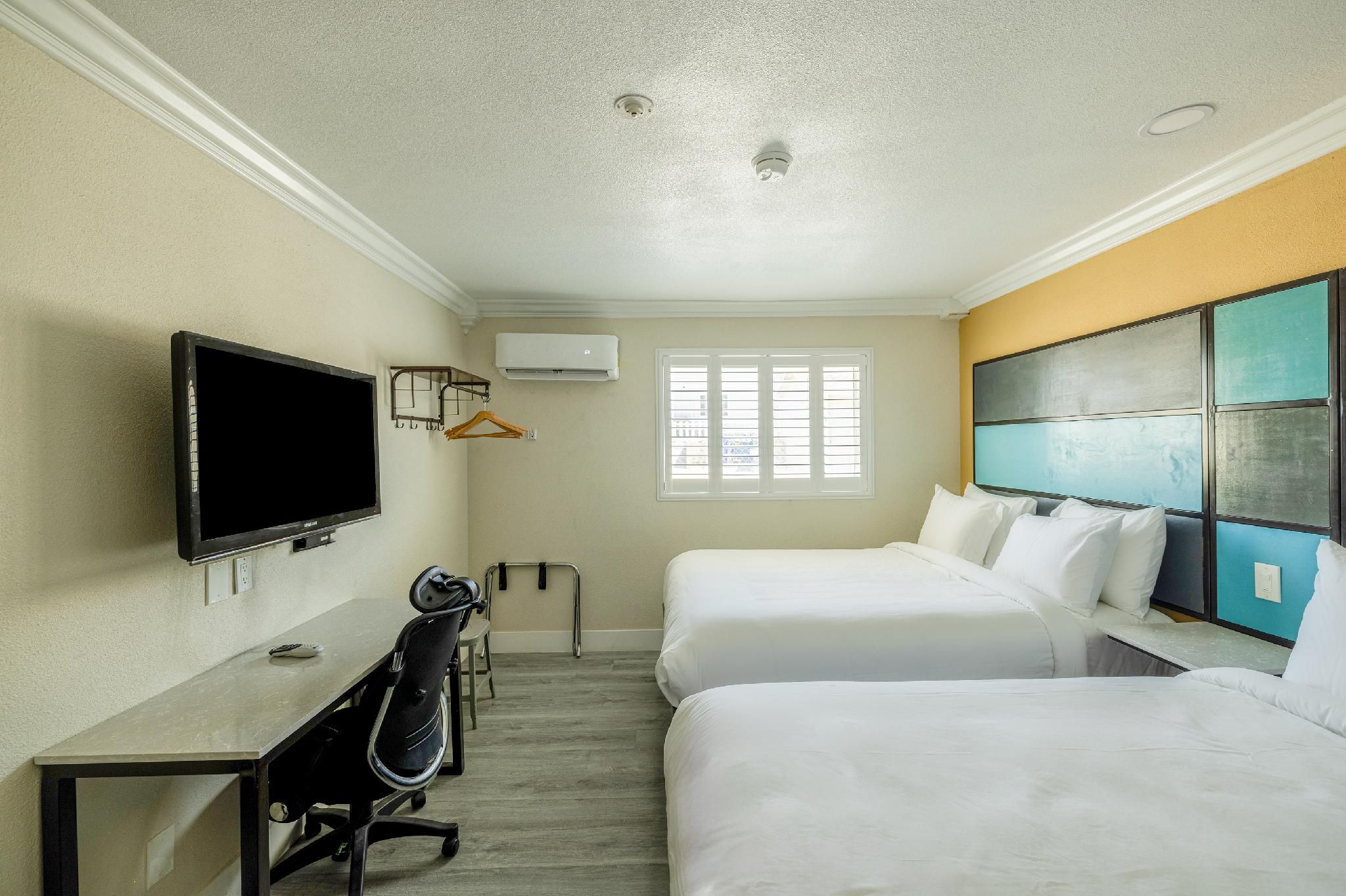 Hotel Avenida Victorville I 15 2 Queen Bed Smoking