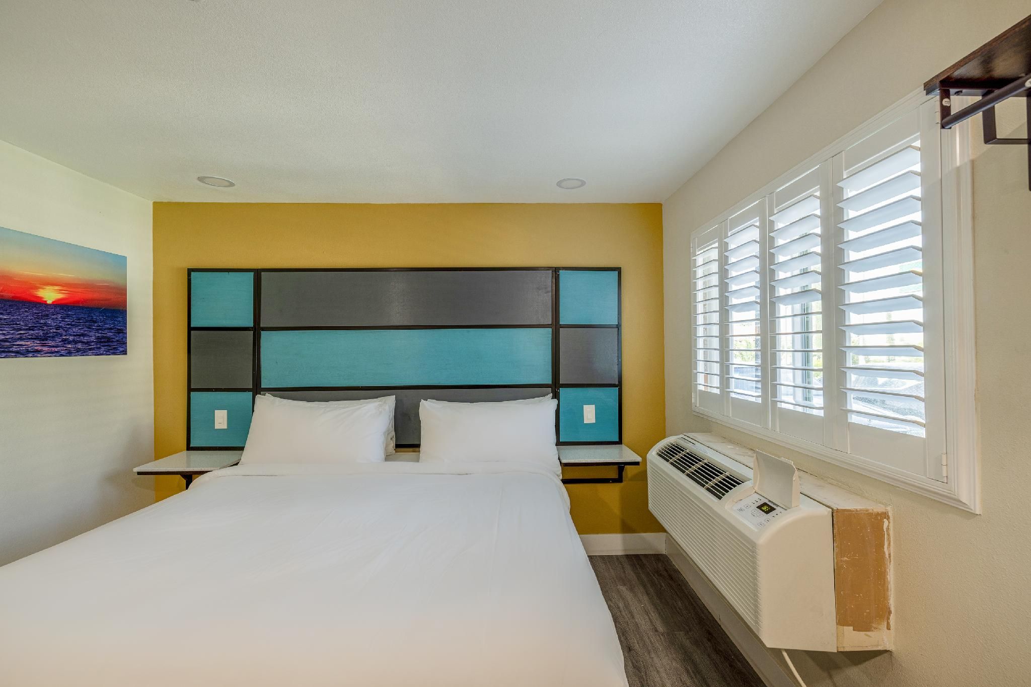 Hotel Avenida Victorville I 15 King Bed Smoking with Jetted Tub 2