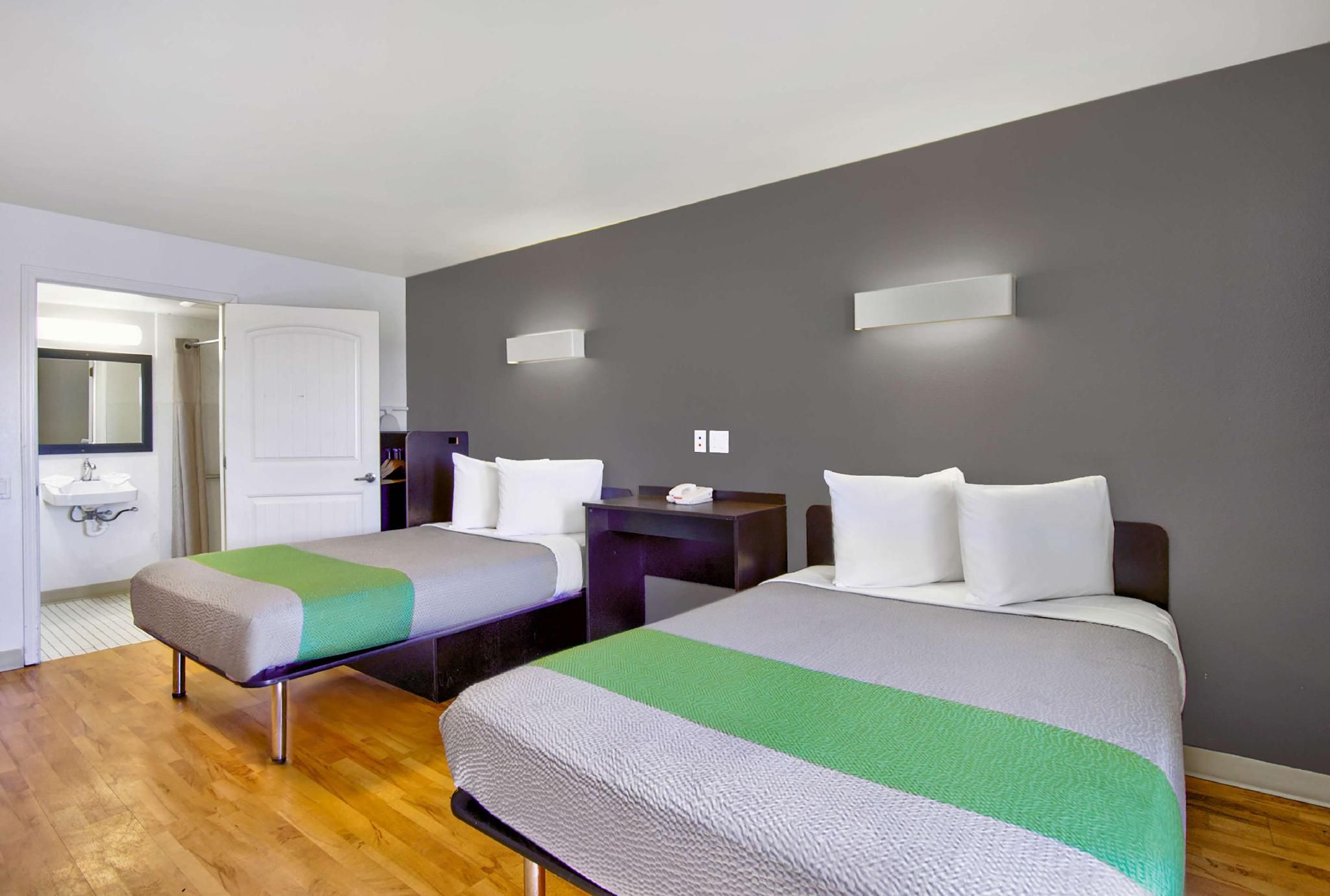 Studio 6  Victorville, CA - Apple Valley 2 FULL BEDS | MOBIL ACC RI SHWR NSMK KITCHEN