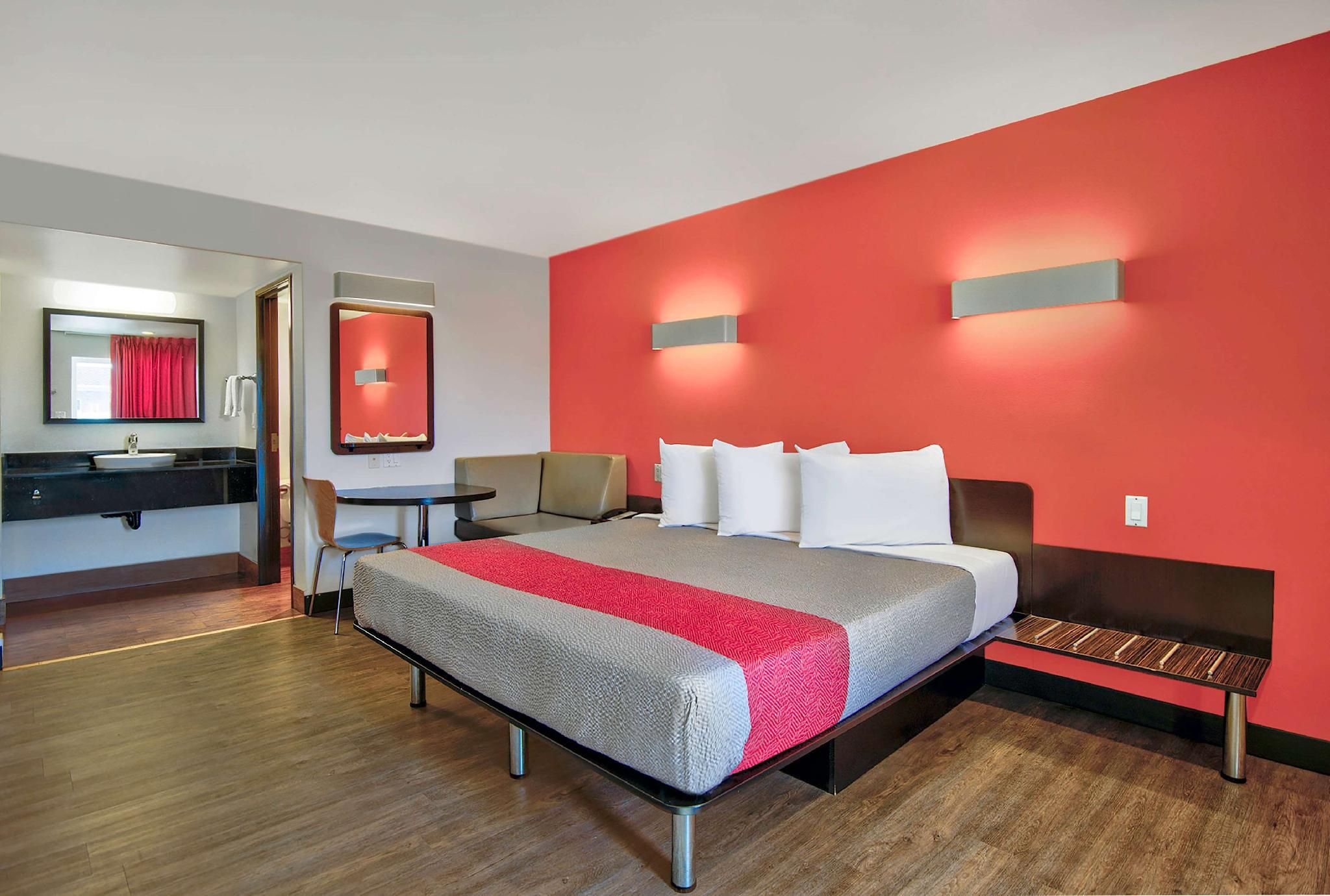 1 Queen Bed | ADA/RI Shower/Non-Smoking