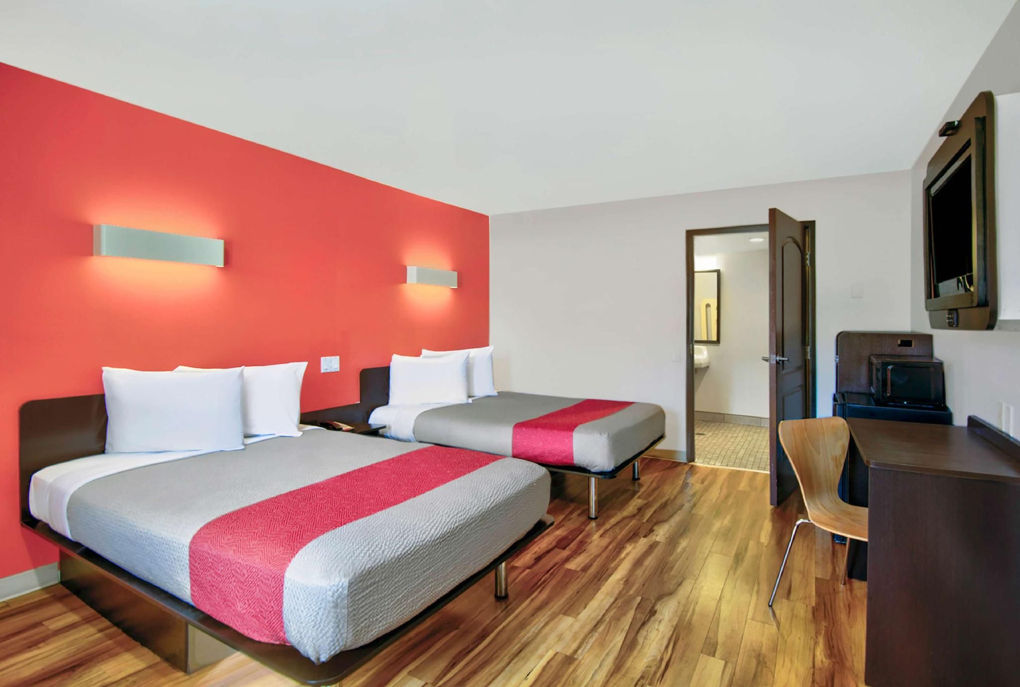 2 Full Beds | Mobility Access RI Shower Nsmk