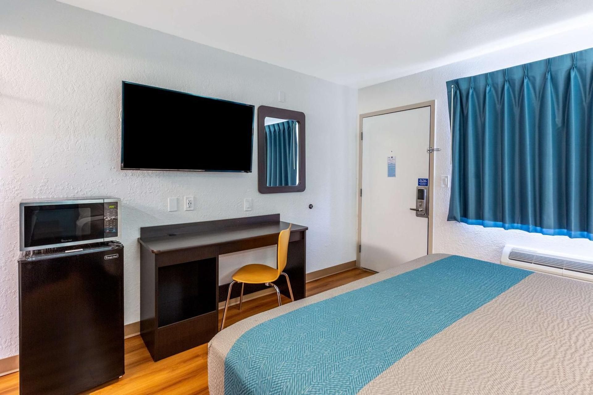 Queen Room - Disability Access - Roll in Shower