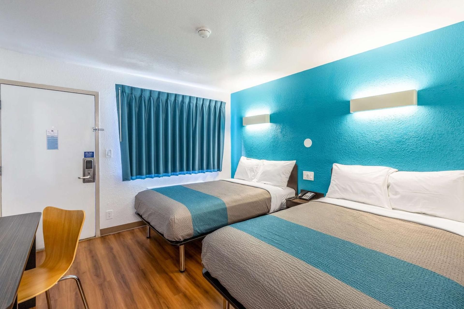 2 Full Beds | Non-Smoking, Micfridge