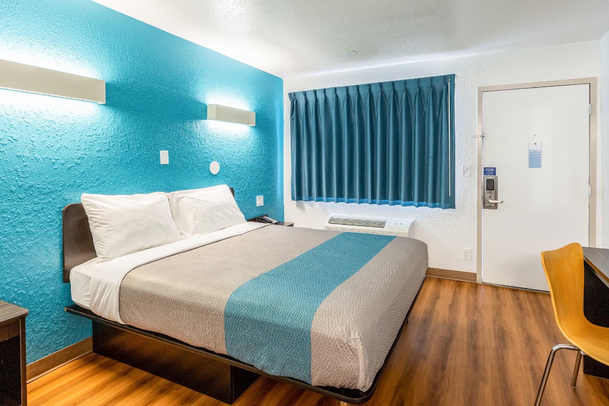 1 Queen Bed | Non-Smoking, Micfridge