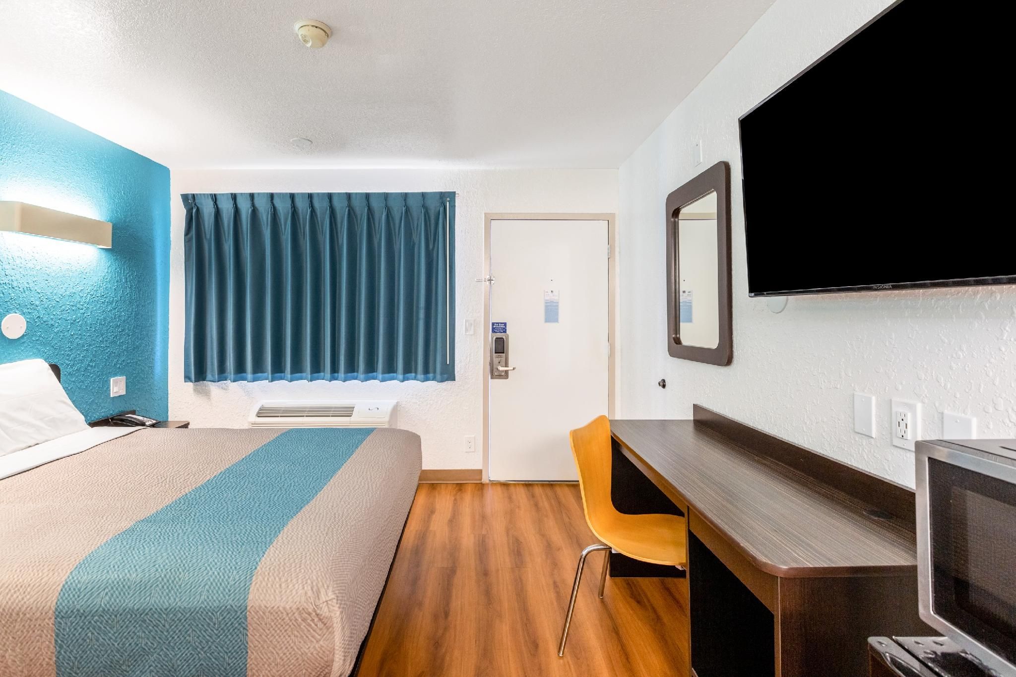 1 Queen Bed | Non-Smoking, Micfridge