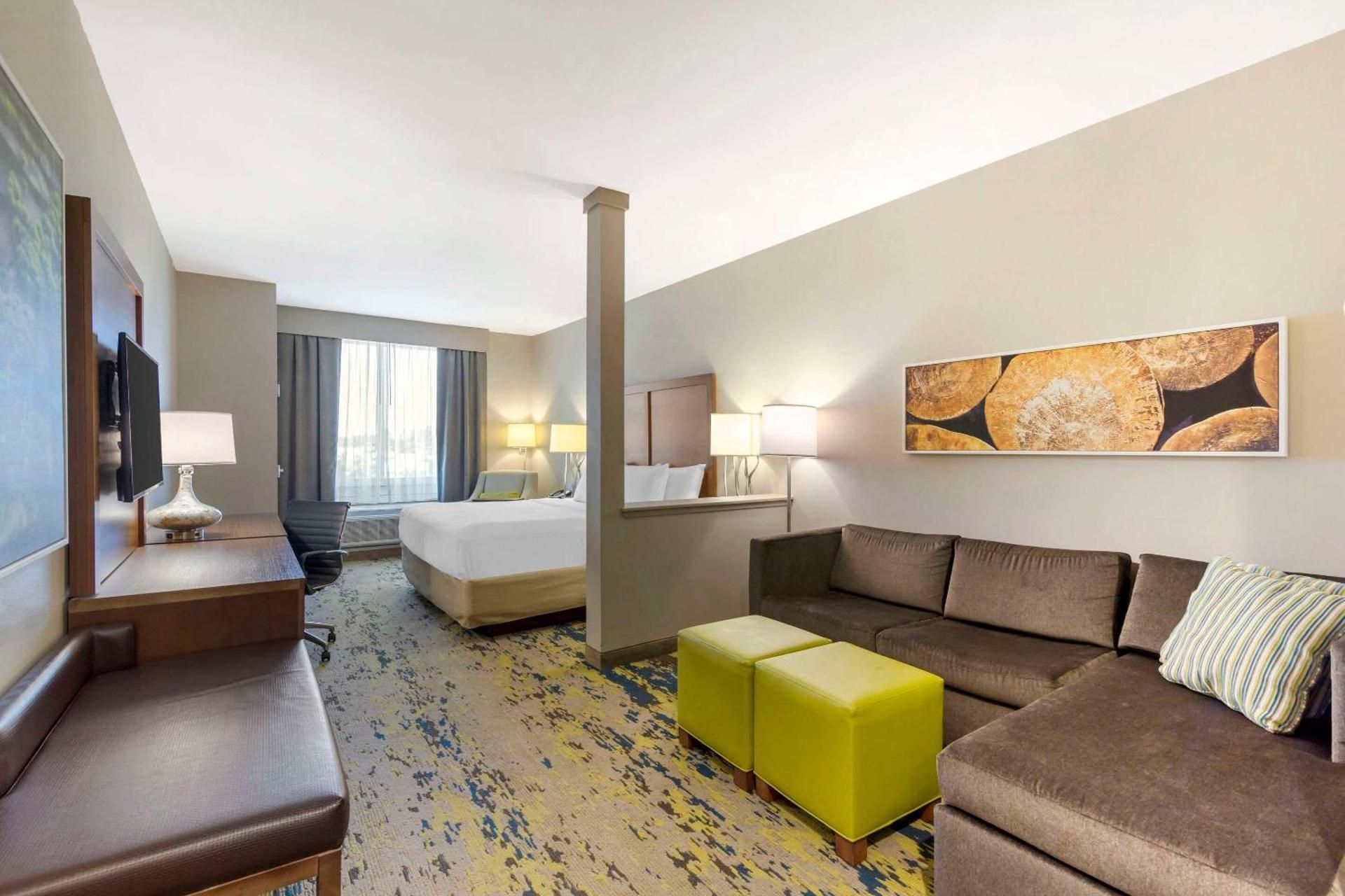 King Suite - Accessible/Non-Smoking