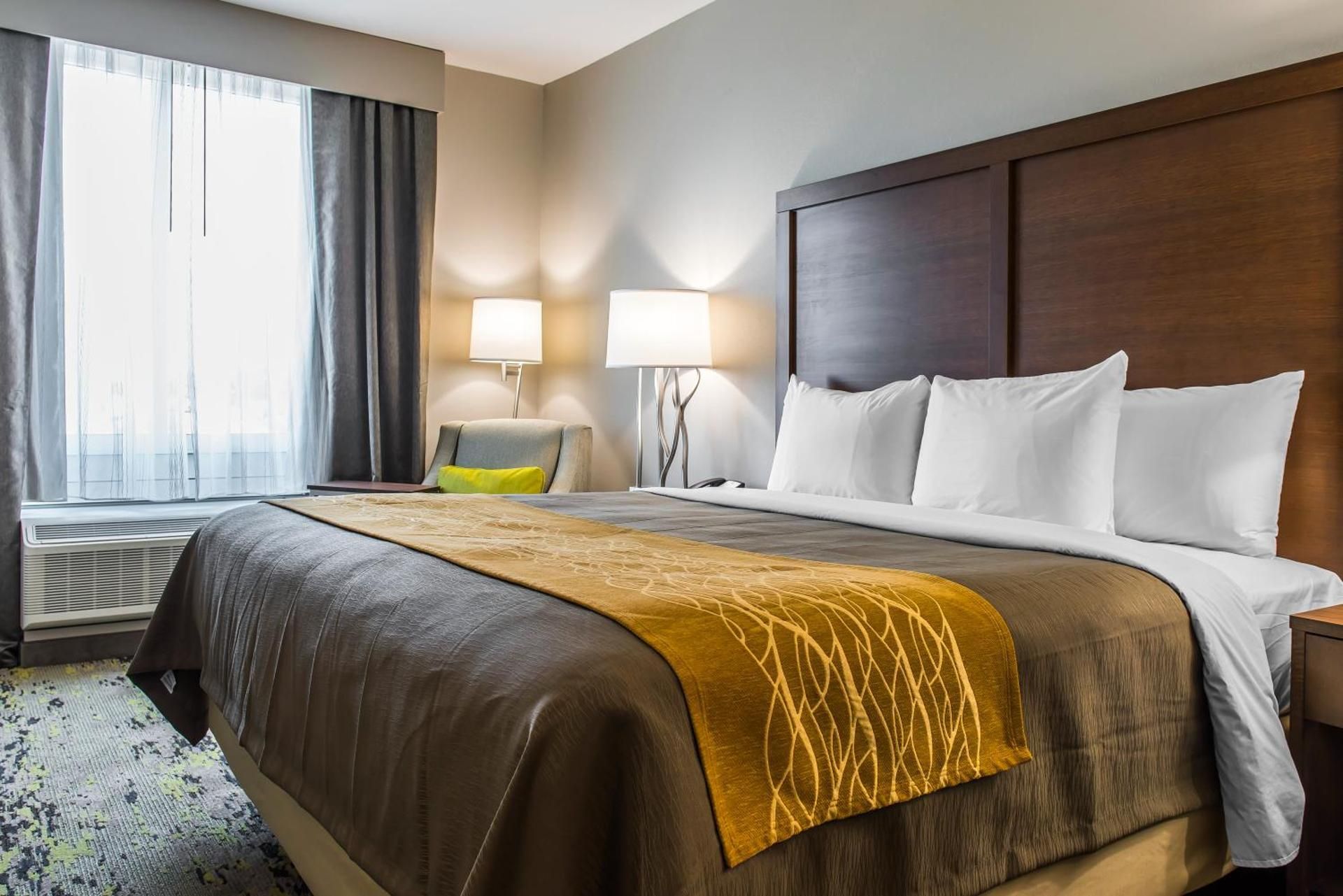 King Suite - Accessible/Non-Smoking