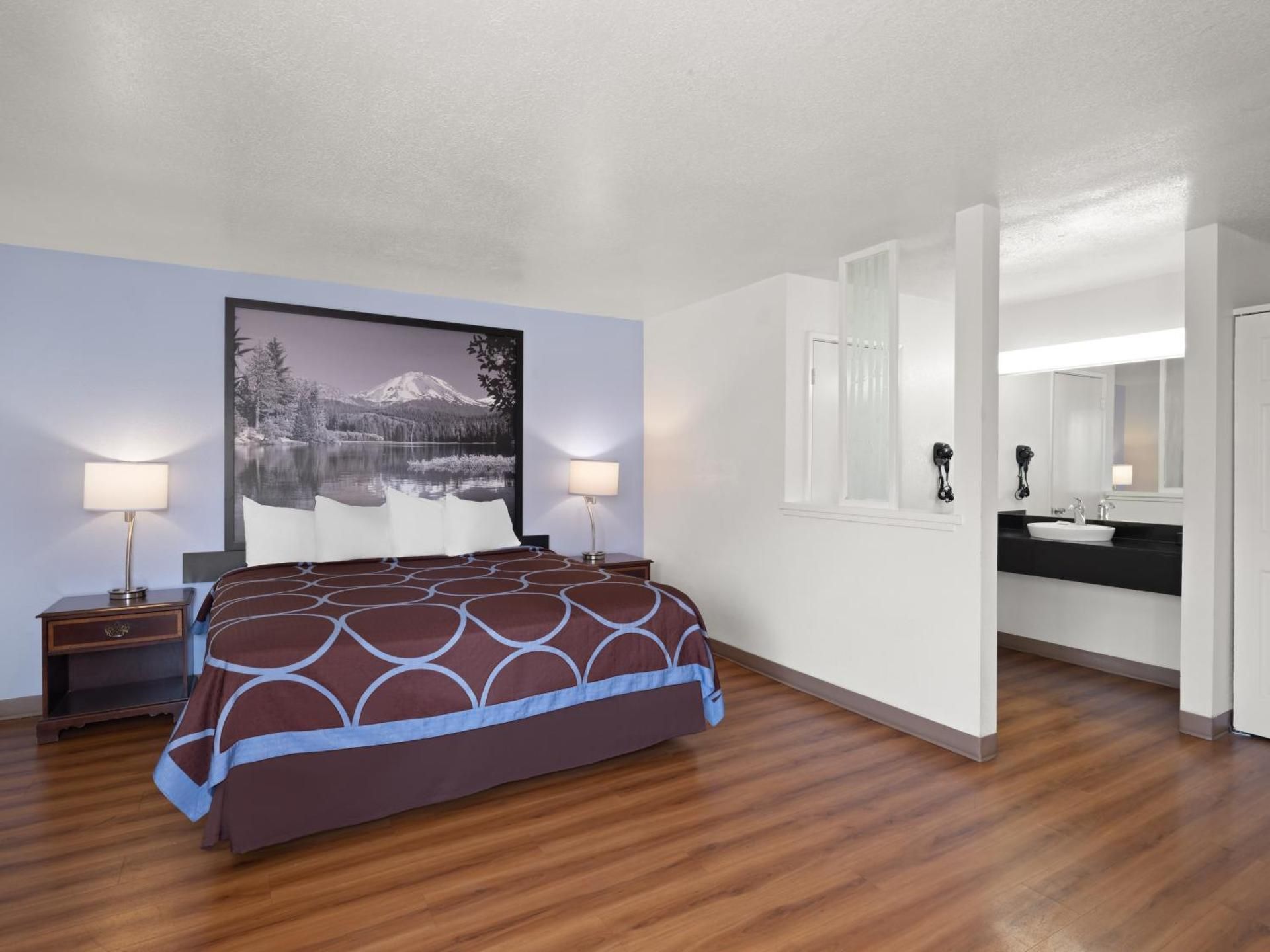 1 King Bed, Deluxe Room, Non-Smoking