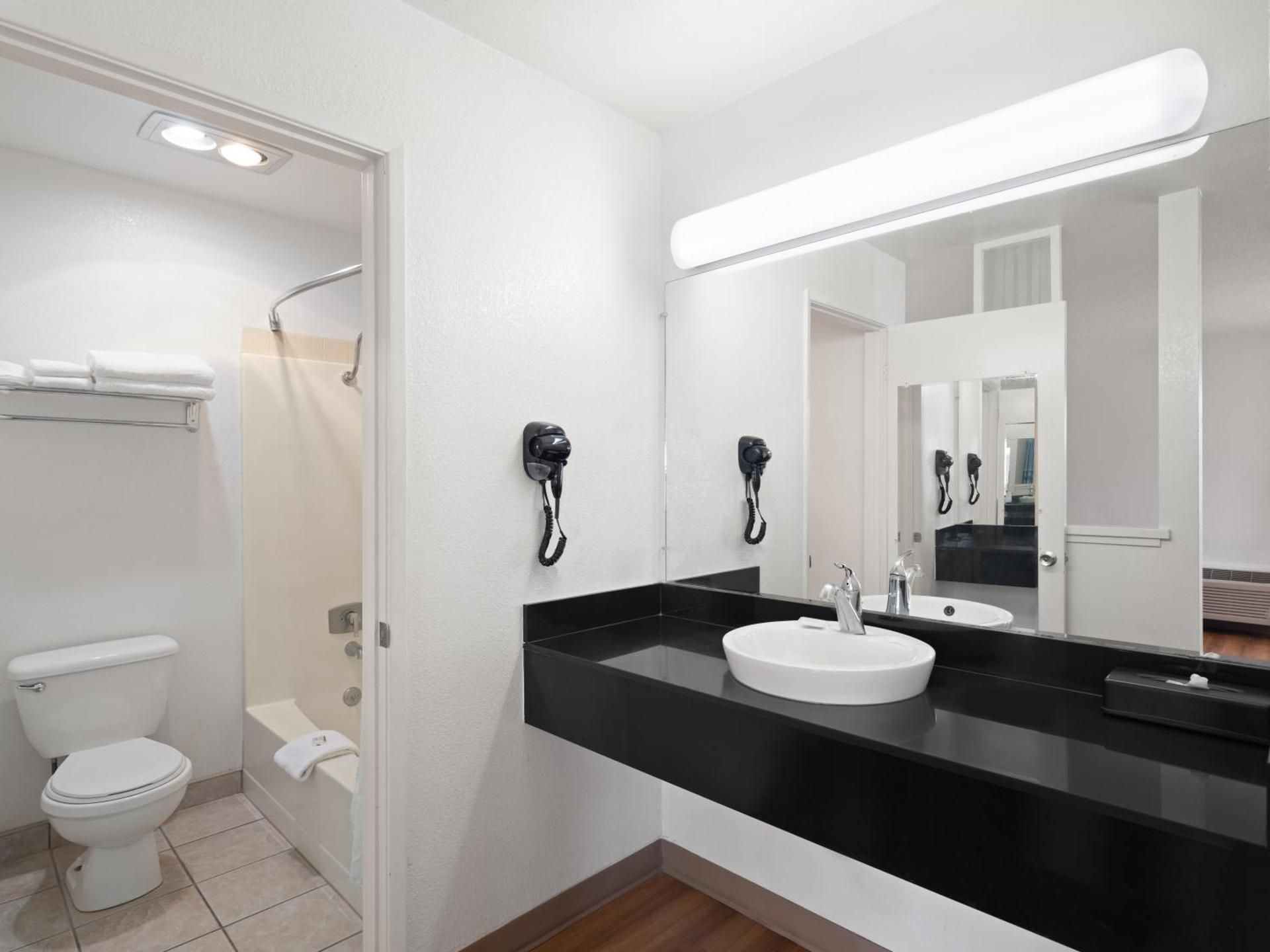 1 King Bed, Deluxe Room, Non-Smoking