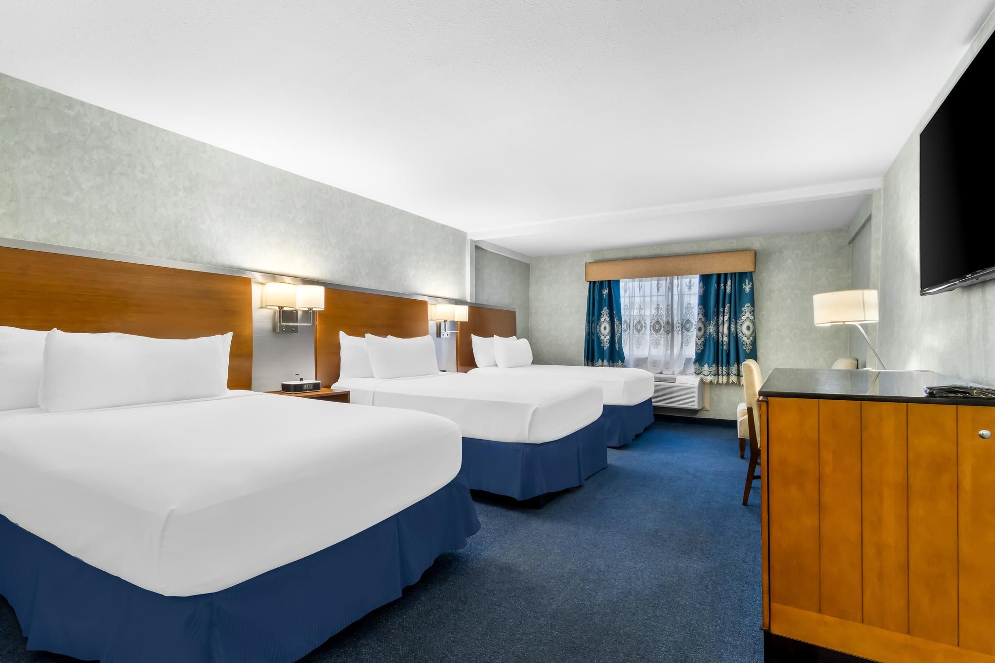 Family Room - 3 Beds