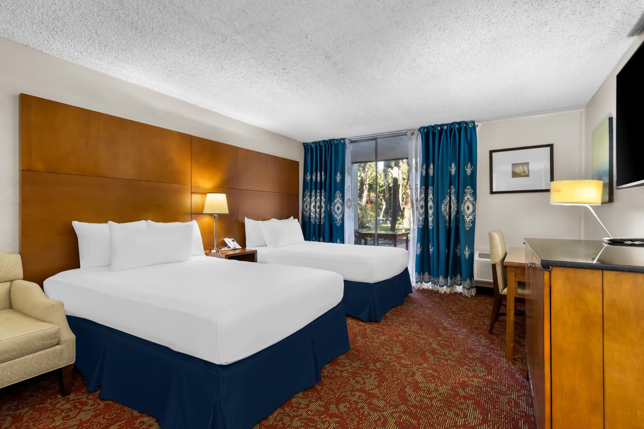2 Queen Beds - Deluxe, Non-Smoking