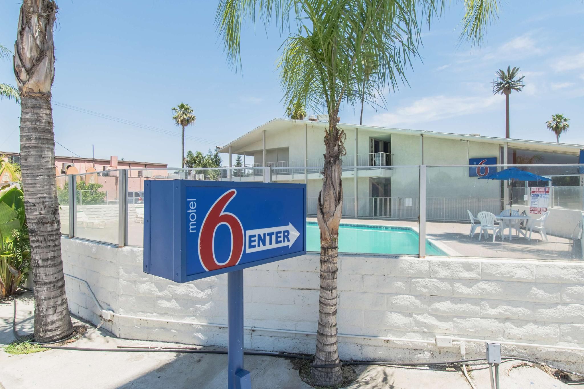 Motel 6 Bakersfield, CA - Central