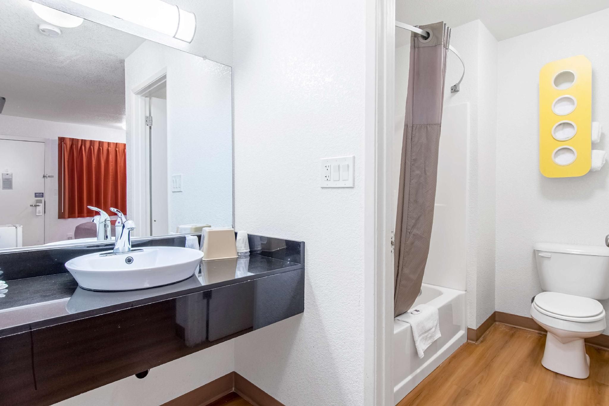 Motel 6 Bakersfield, CA - Central 2 Full Beds | Non-Smoking, Mini Fridge 3