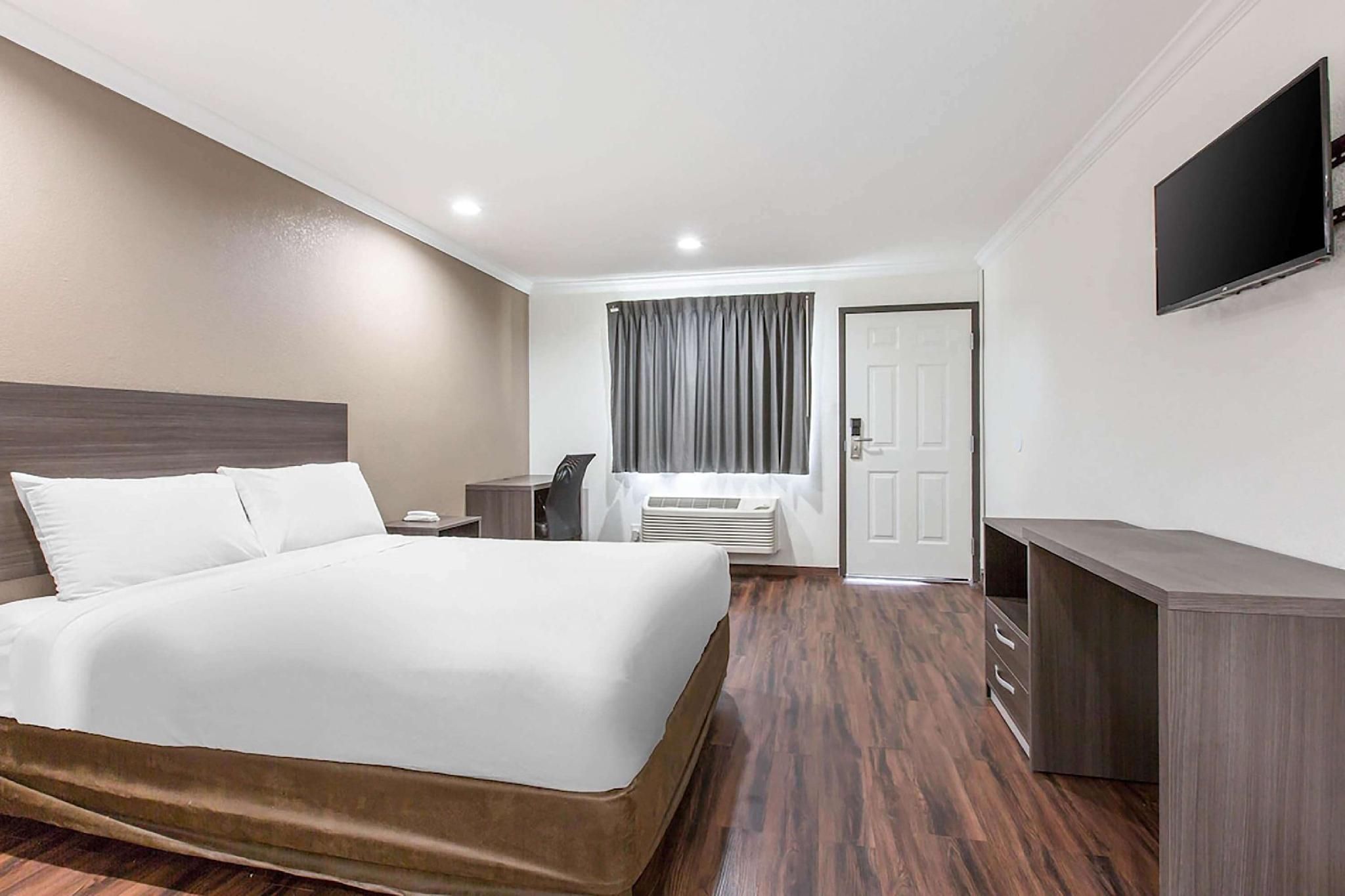 1 King Bed, Suite, Non-Smoking