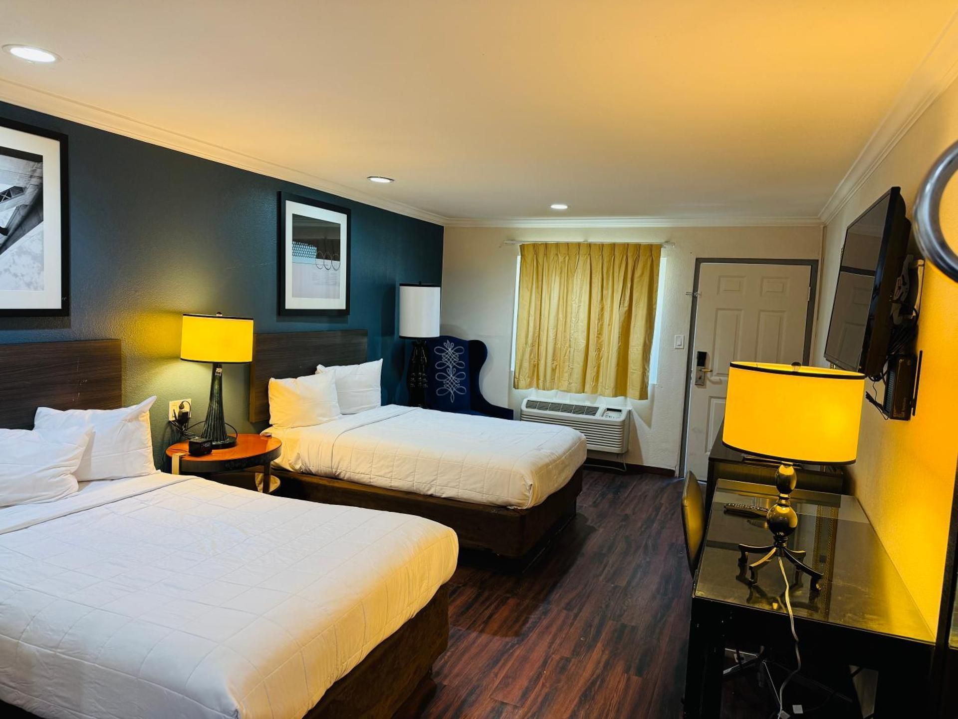 2 Double Beds, Non-Smoking