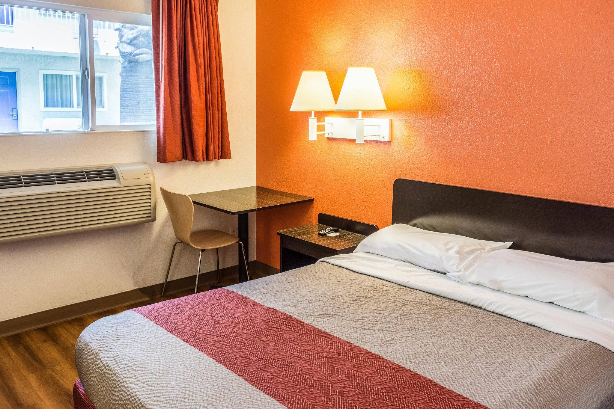 1 Full Bed | ADA/Tub
