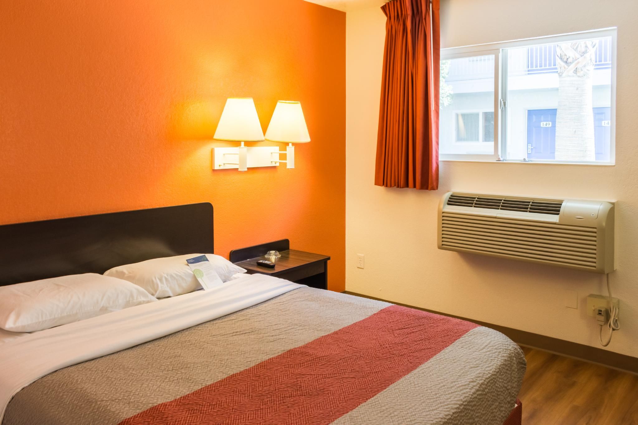 1 Queen Bed | Extended Suite