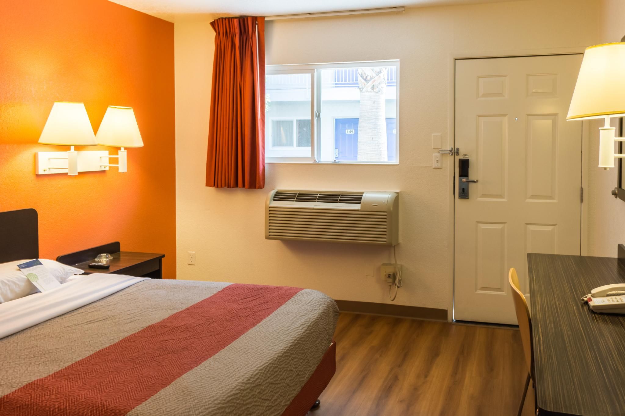 1 Queen Bed | Extended Suite