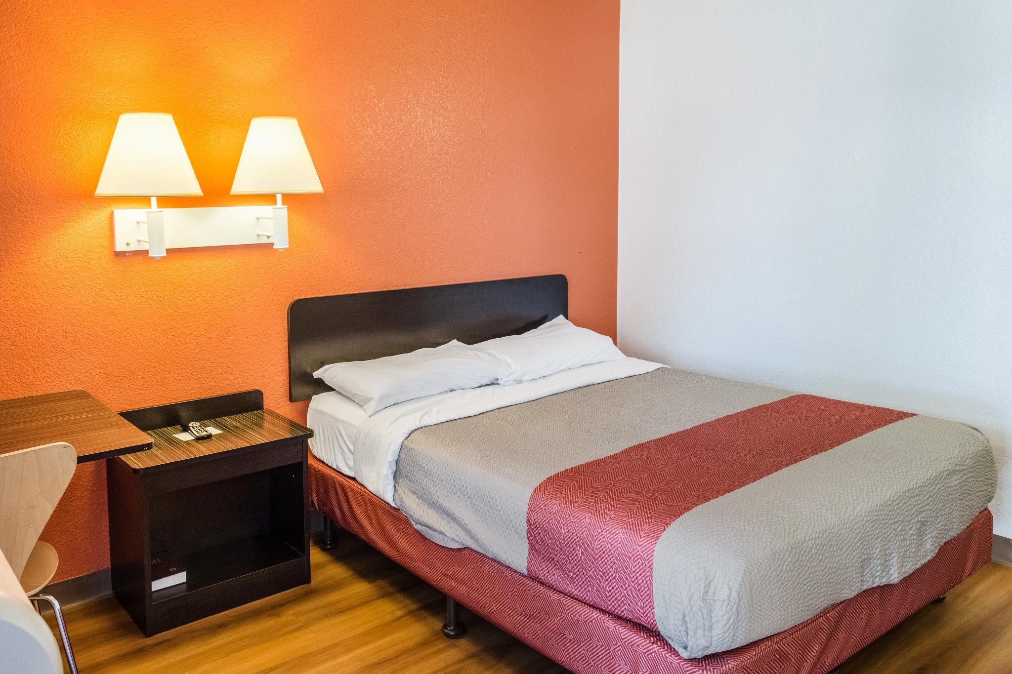 1 Full Bed | ADA/Tub