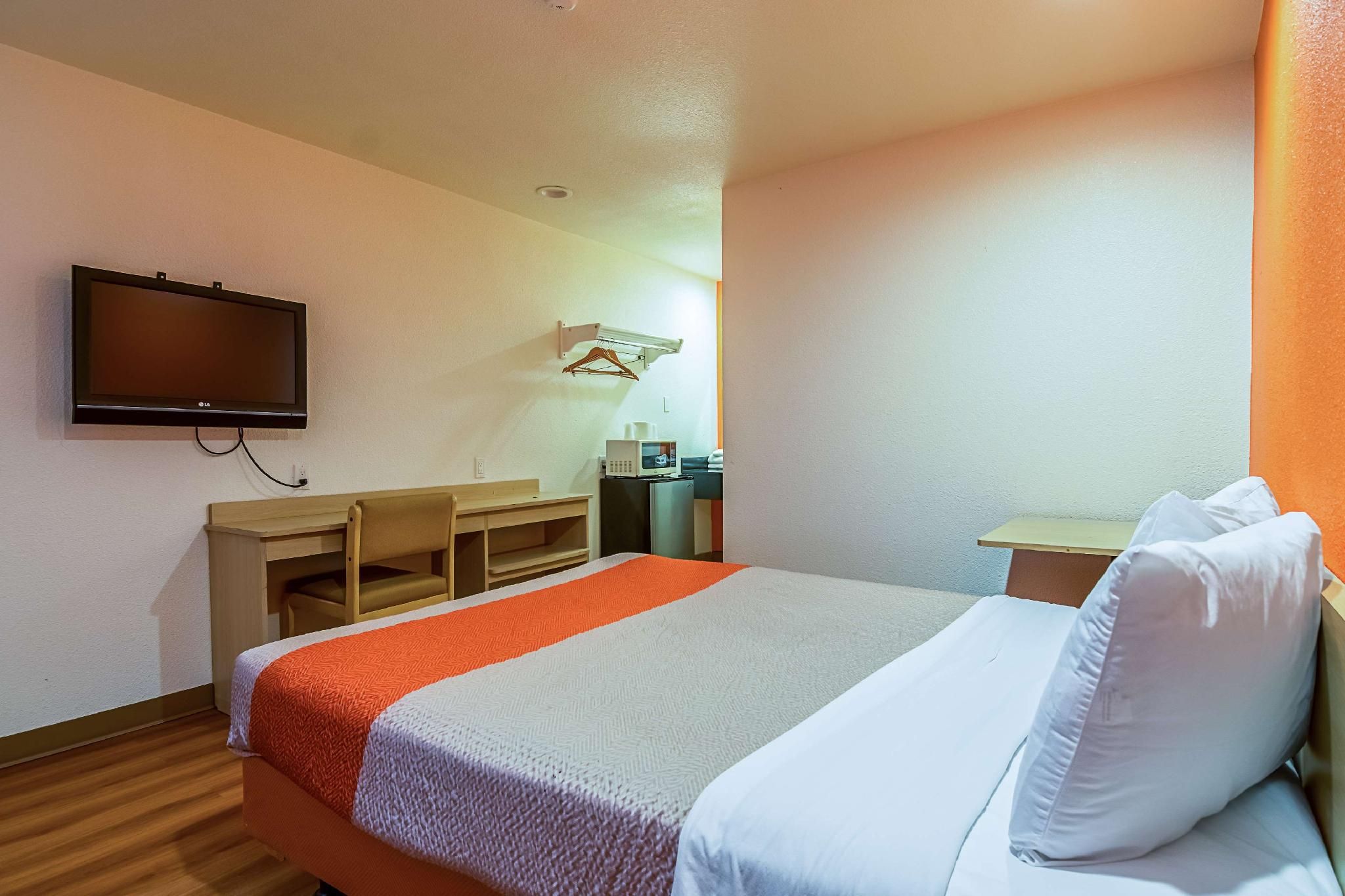 1 Queen Bed | Non-Smoking