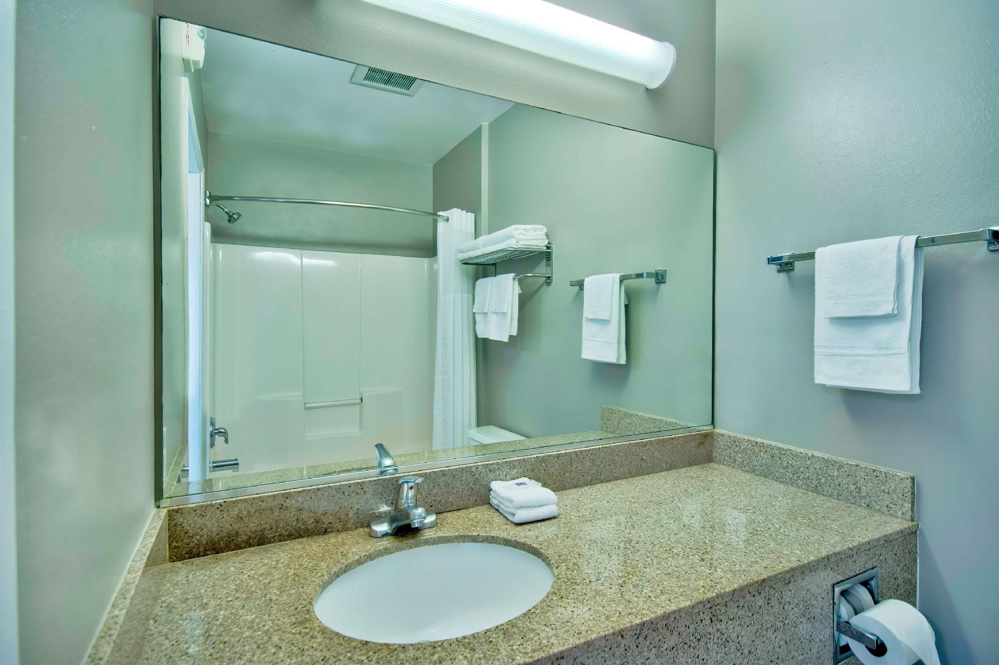 1 Queen Bed | Smoking, Kitchen