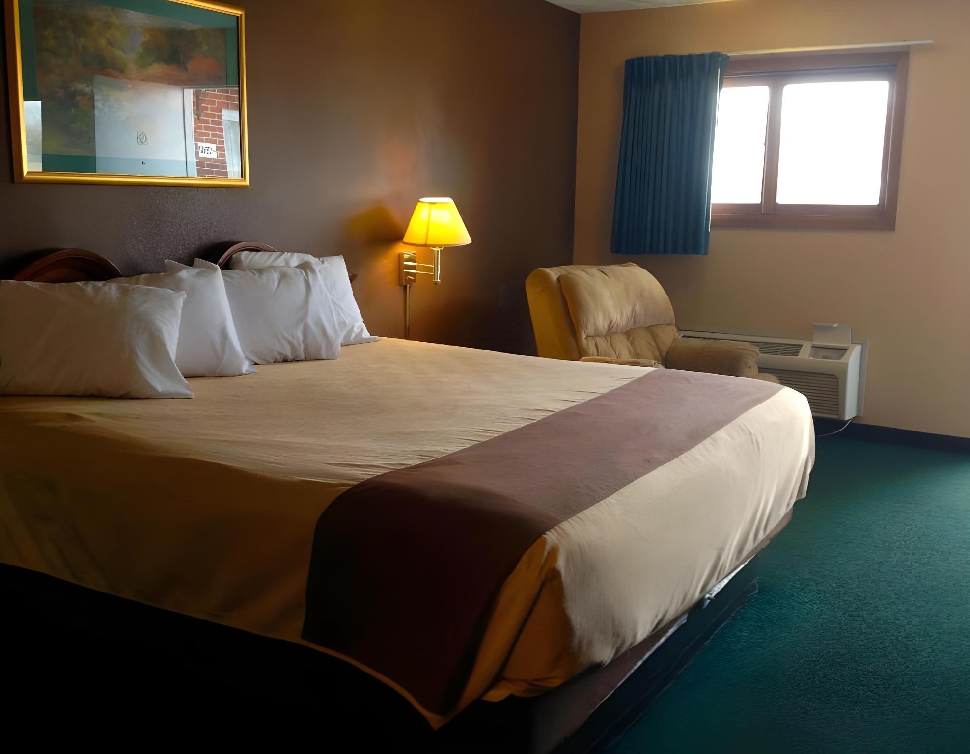 1 Queen Bed - Non-Smoking