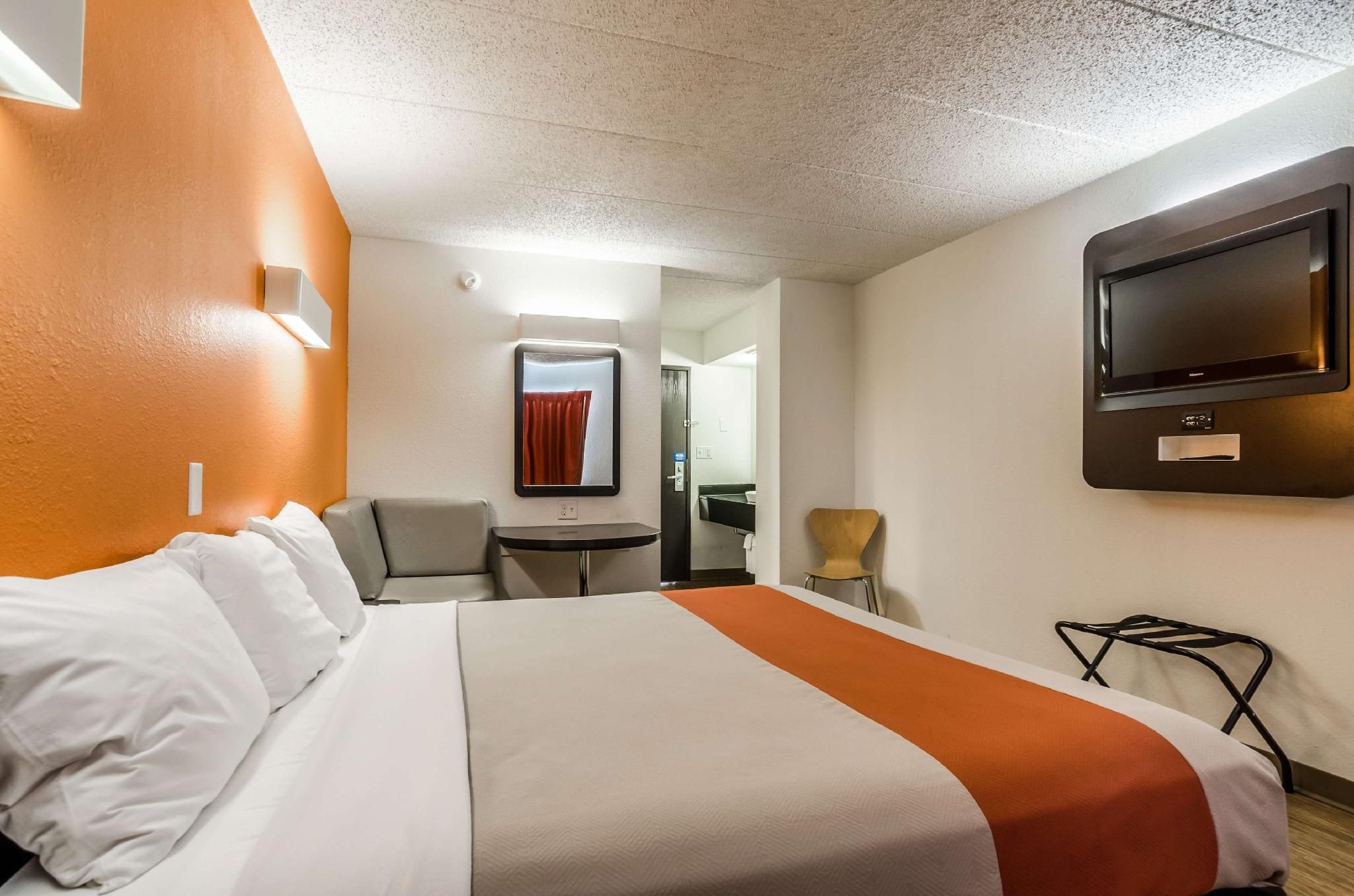 1 King Bed | Mobility Accessible Tub, Nsmk